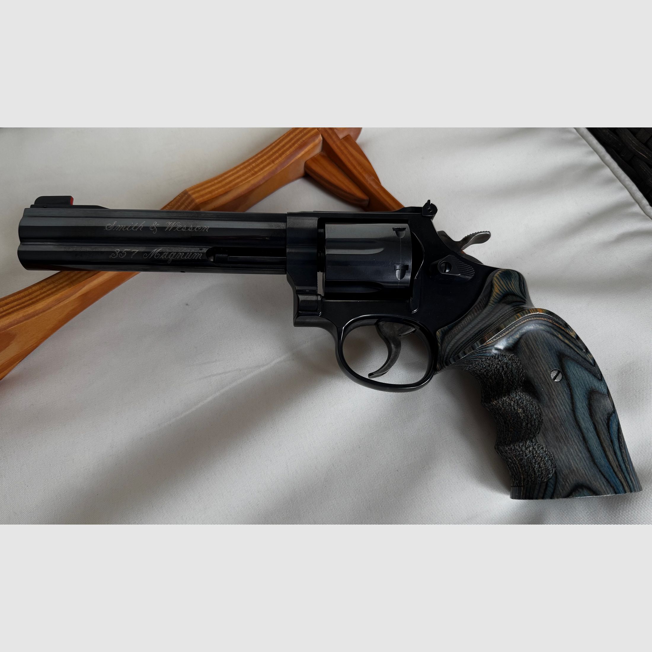 Smith and Wesson Revolver 586-5, cal. 38/357 Mag.