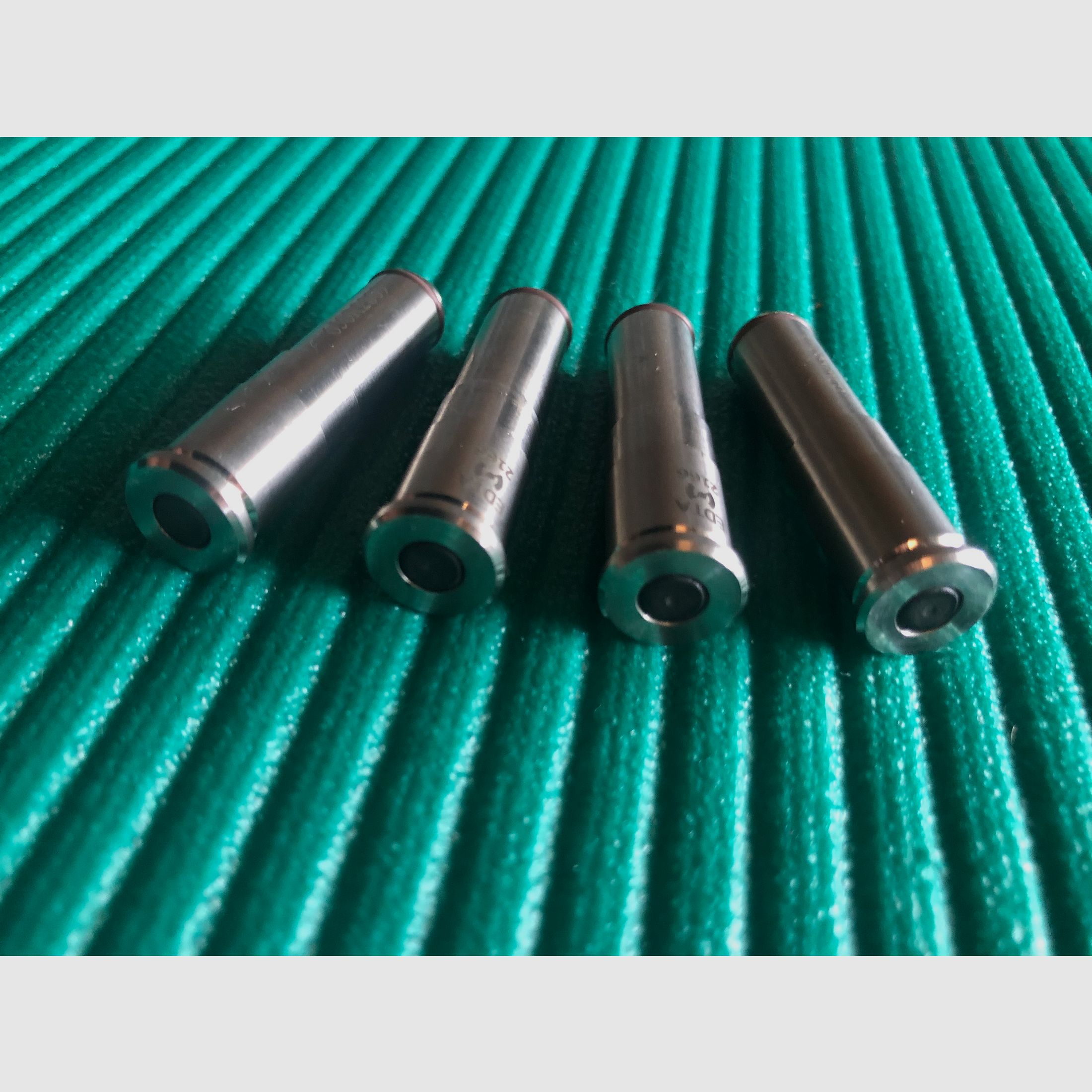 Laser Ammo Sure Strike 38SP/357Mag czteropak czerwonego lasera (bez baterii)