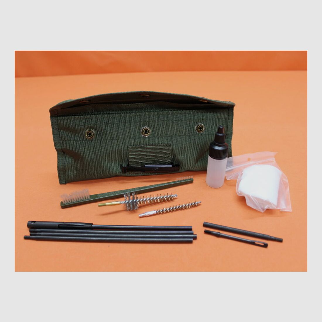 UTG - Leapers AR-15: Kit de limpieza UTG Modelo 4/15 .223 (TL-A041) dispositivo de limpieza (tipo USGI M16), incl. bolsa de nailon