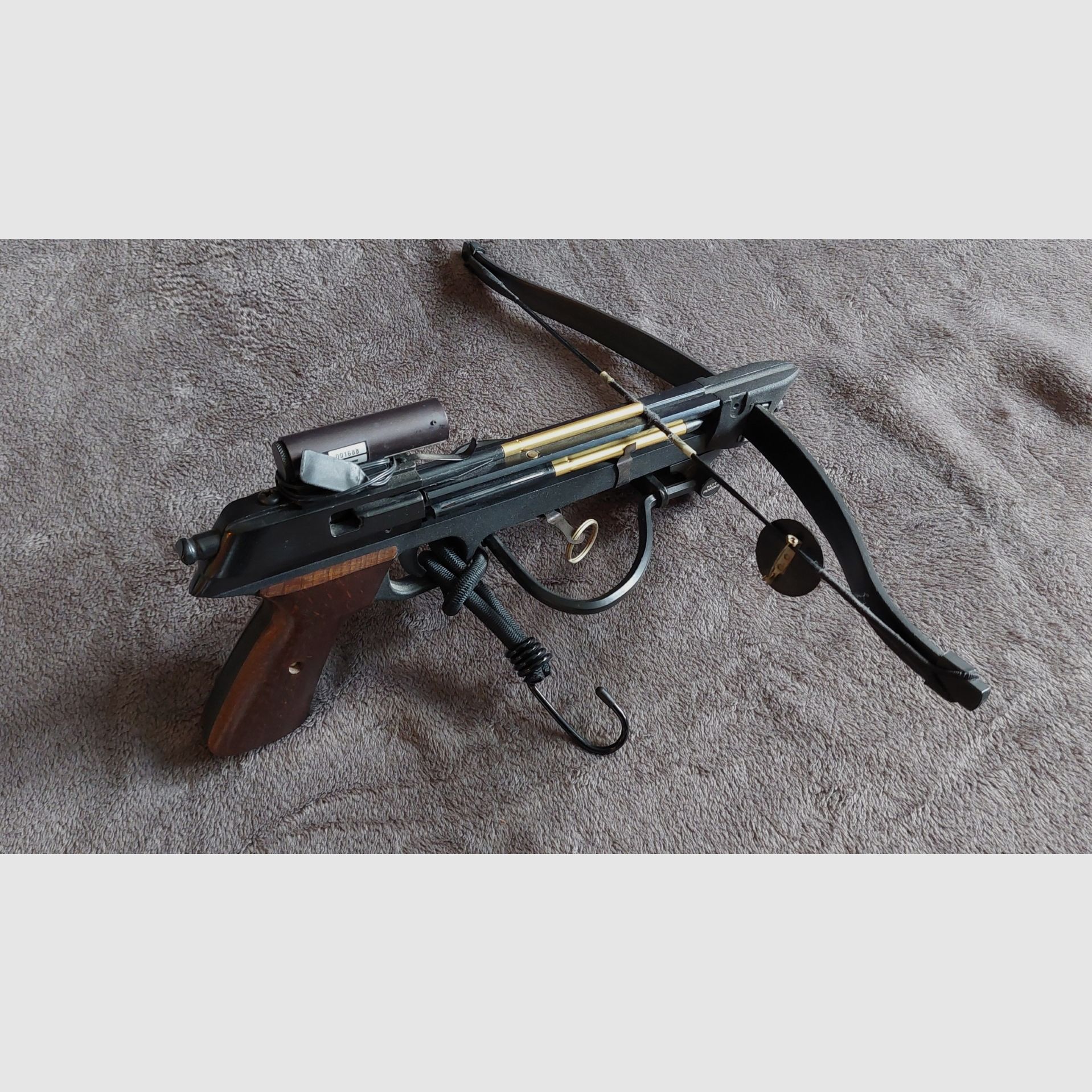 2) Barnett Trident mit originalen Pfeilen (3-Pfeile-Magazin), mehrere neue Pfeile usw., siehe Fotos, neuwertig,