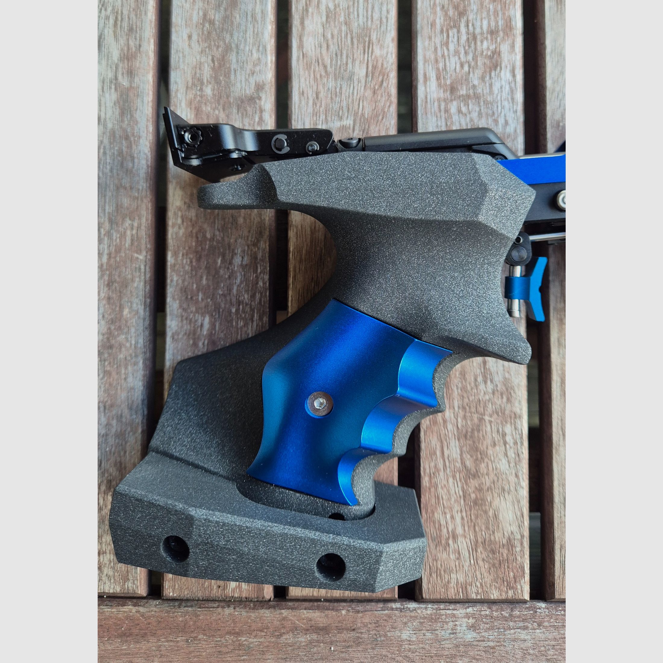 Walther LP500 5D grip, image 1 of 2