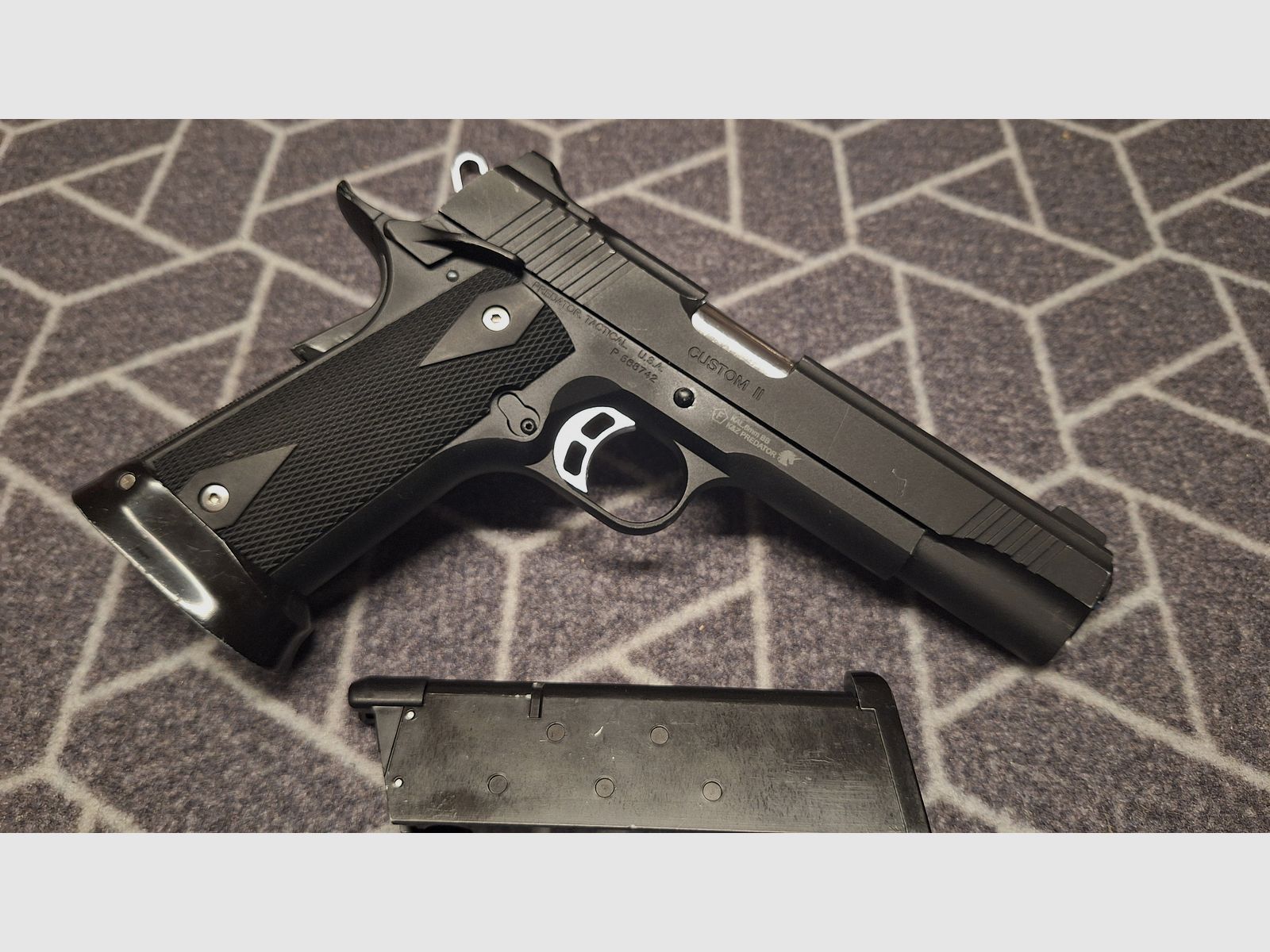 King Arms Predator Tactical Iron Shrike GBB Airsoft-Pistole