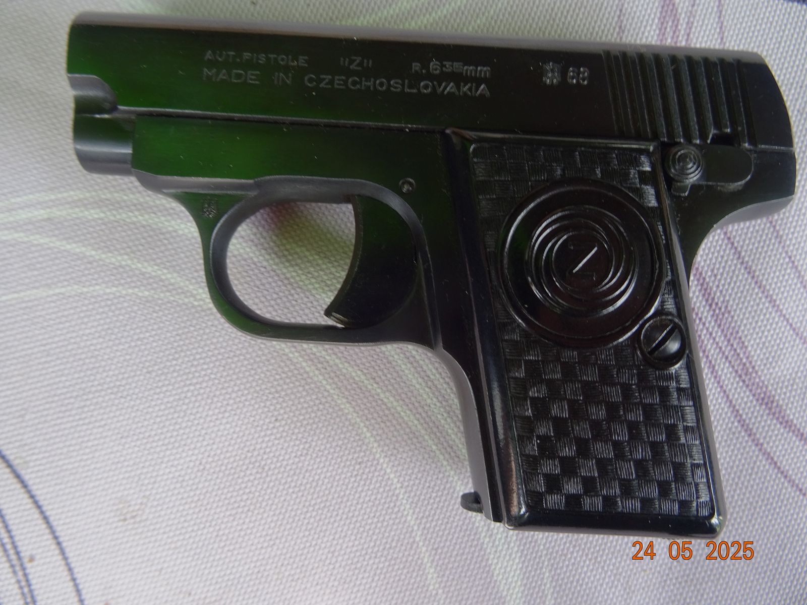 Pistola de bolsillo checa cal. 6,35 mm, usada, en buen estado