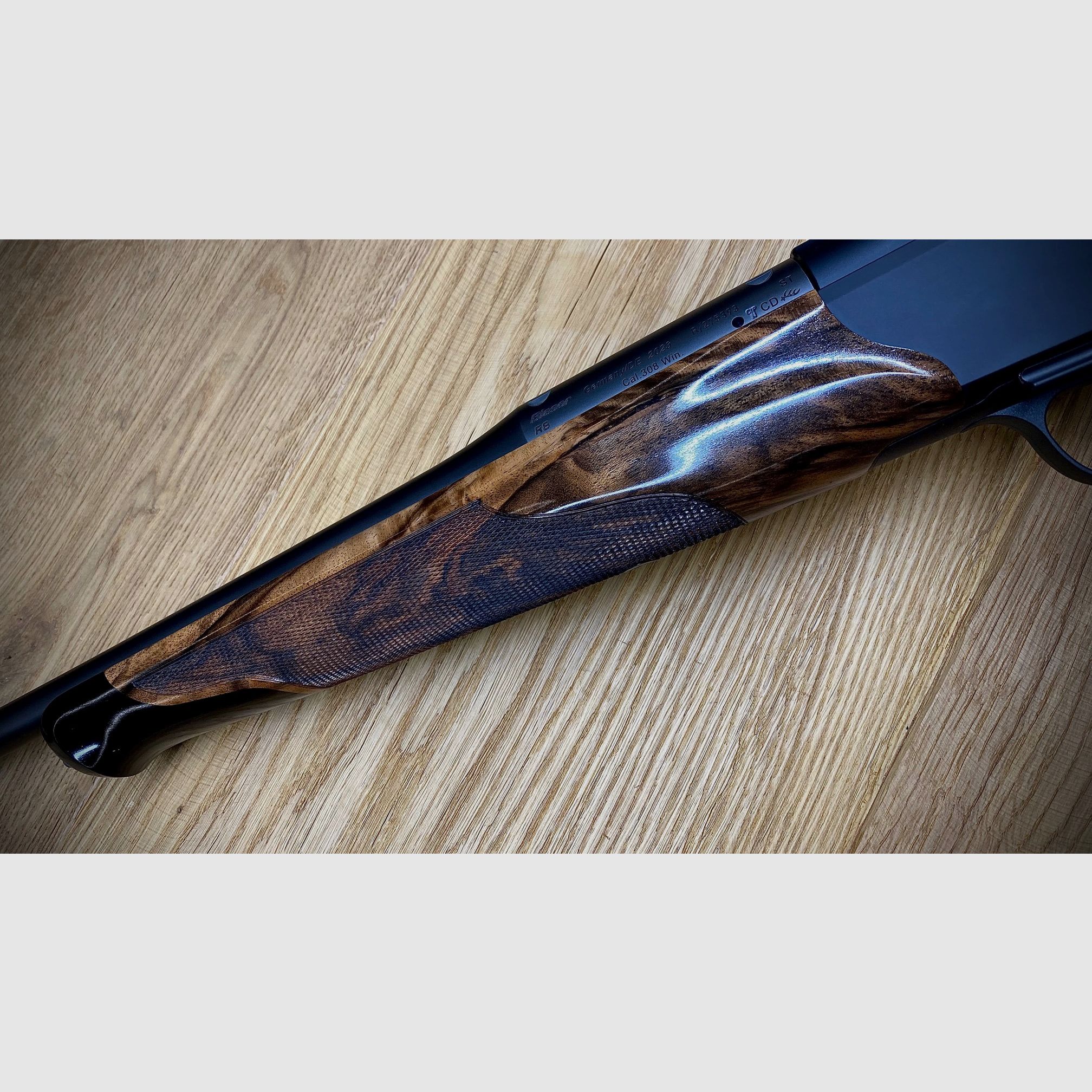 Blaser R8 Success / Holzklasse 9 / Kaliber u. Lauflänge nach Wahl / absolute TRAUMWAFFE