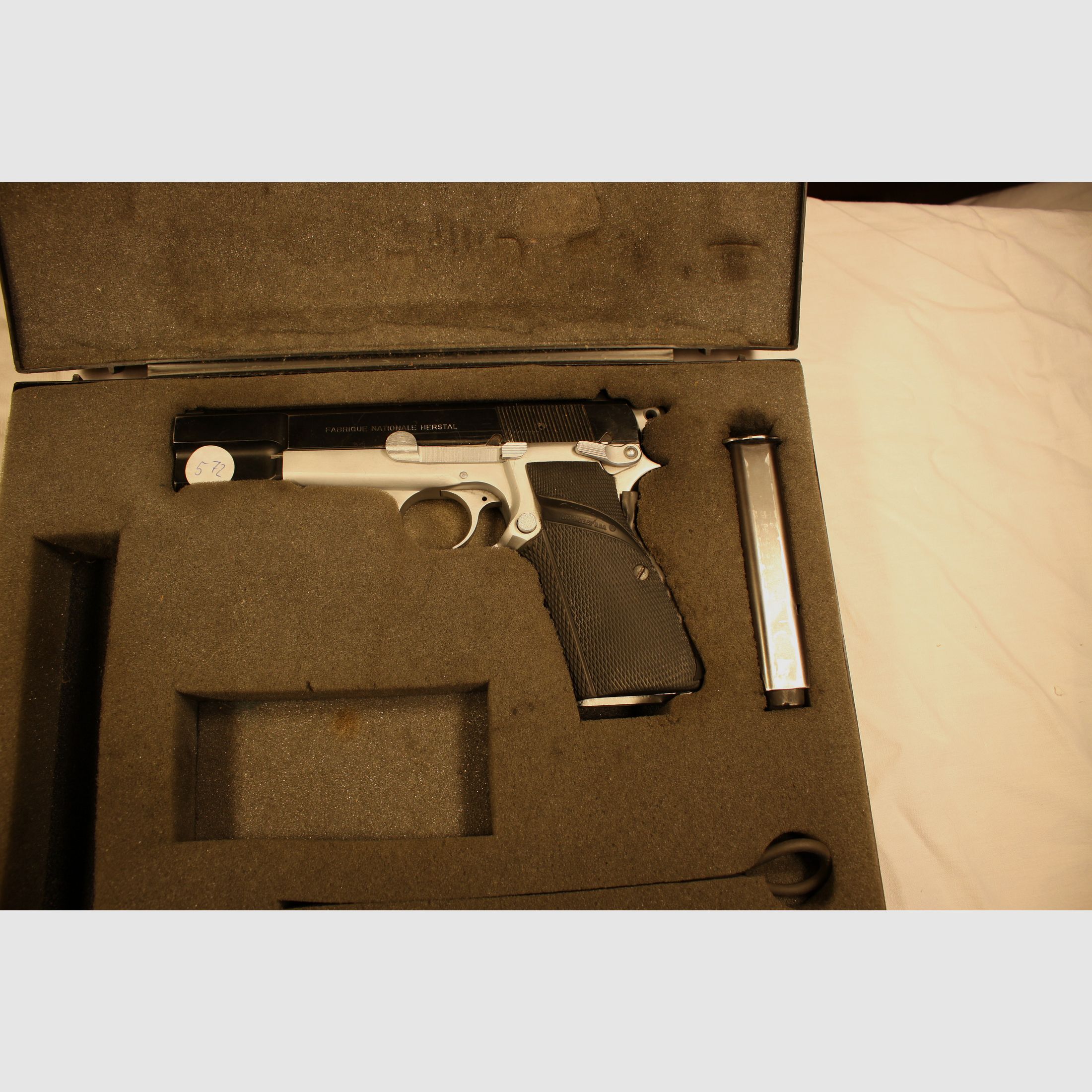 Pistole FN High Power