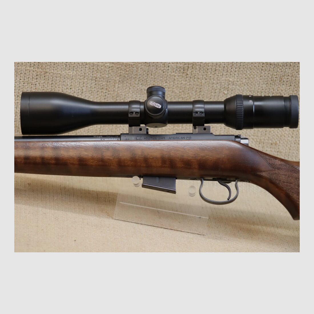 CZ Mod. 452-2E American Kal. .17HMR, inkl. Meopta Artemis mit Leuchabsehen.