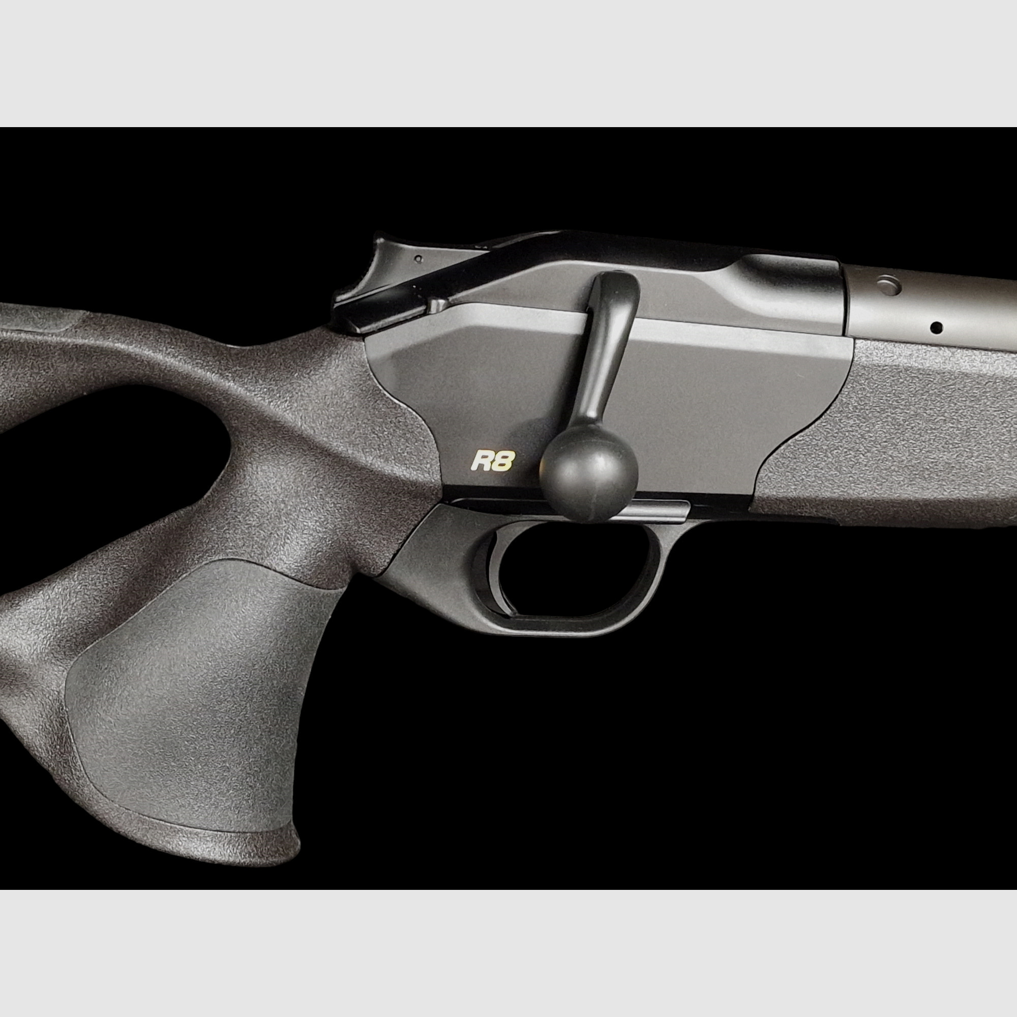 Blaser R8 Ultimate Kal. 30-06 Spring.  52cm LL und M15x1 sofort verfügbar bei taunus-waffen.de