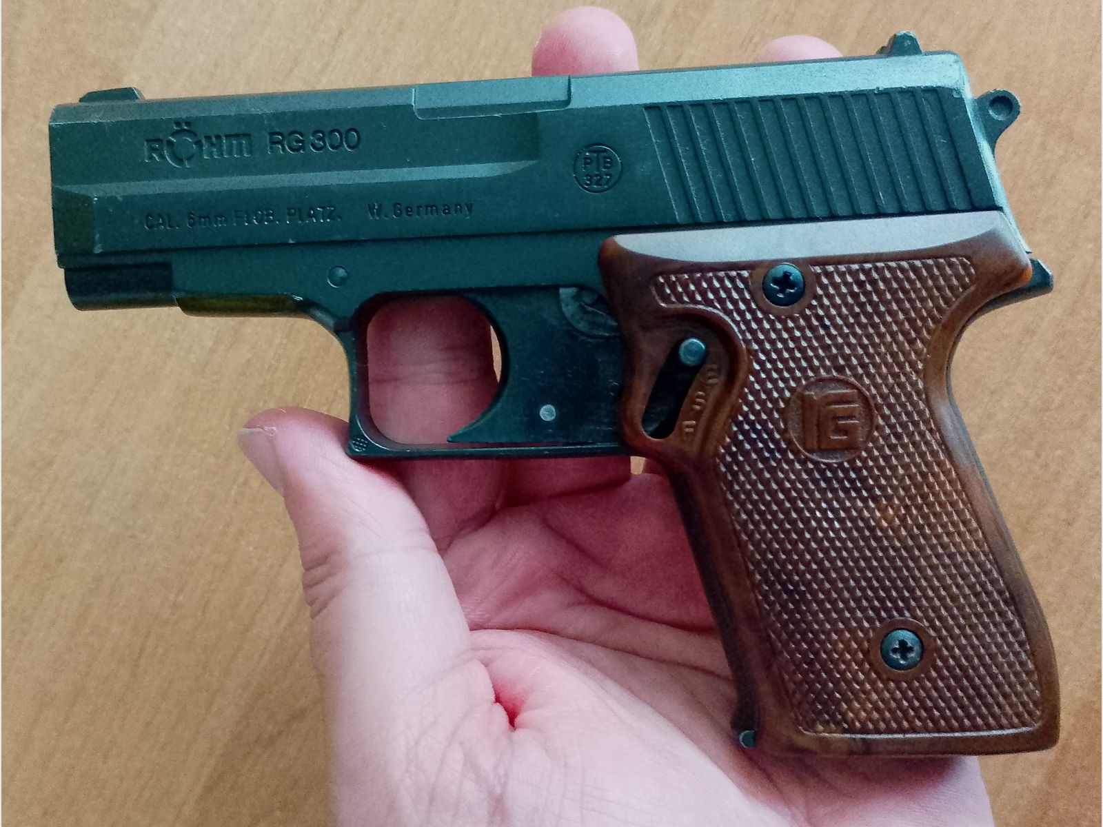 Alte Röhm RG 300 Schreckschuss Pistole Kal. 6 mm Knall Flobert