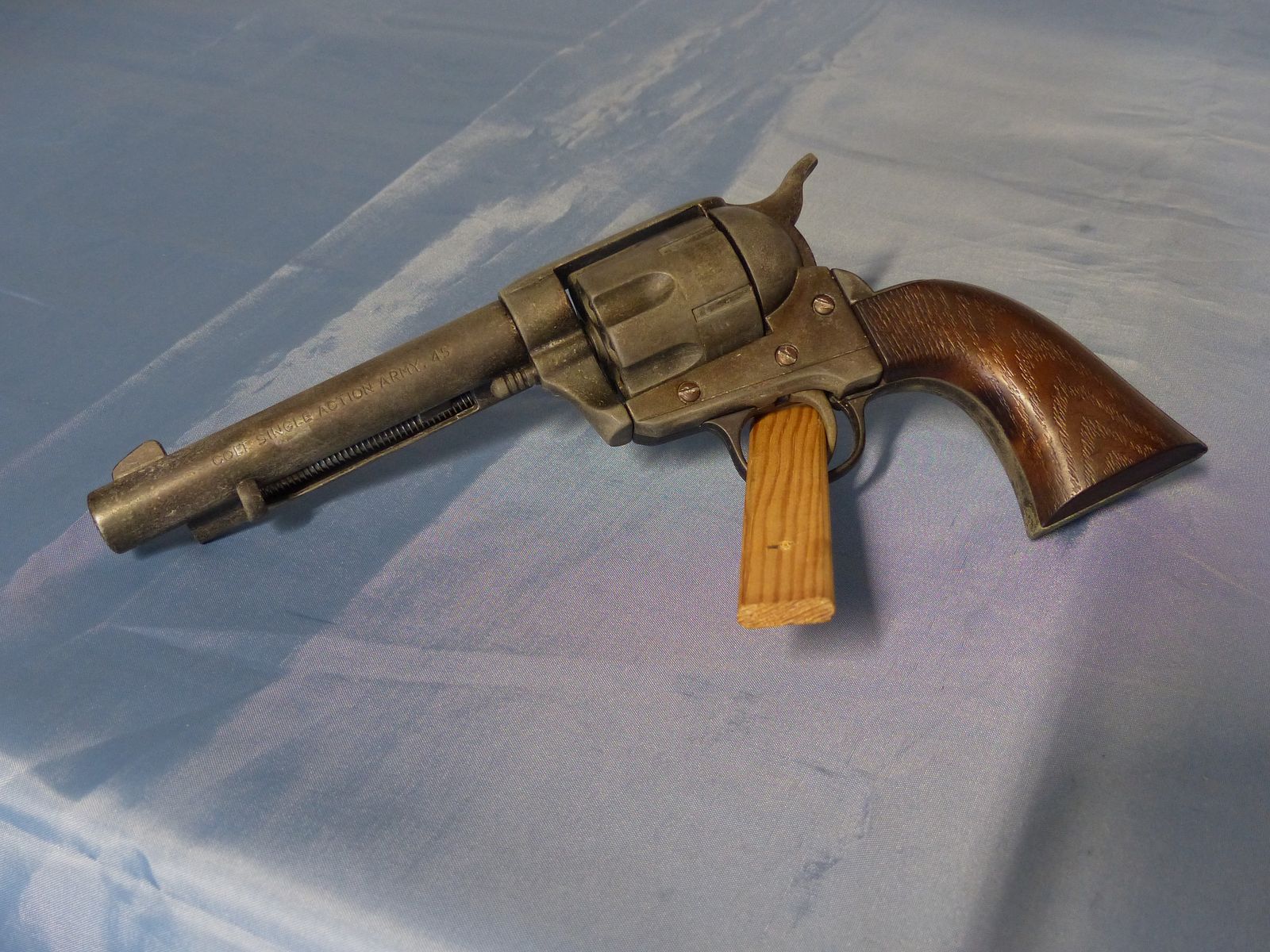 Colt Revolver Single Action Army Cal. .45 full metal decoration probably from the 70s