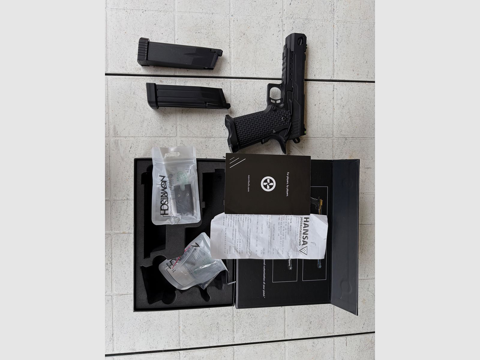 Novritsch Airsoft GBB Novritsch SSP5 5.1 3 Monate alt 2 Magazine und Red Dot Adapter , Bild 1 von 6