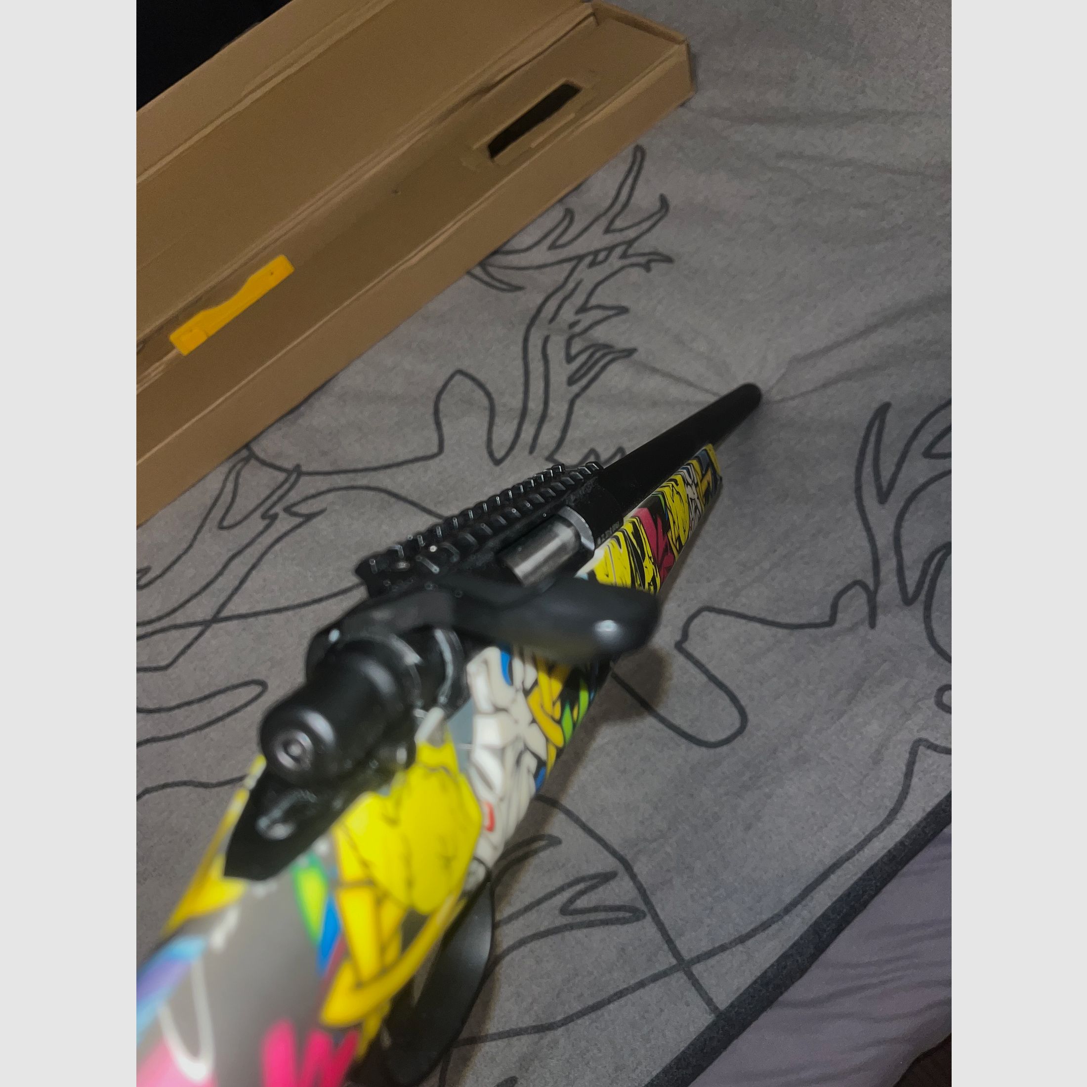 Double Bell VSR-10 Bolt Action Snipergewehr Springer 6mm BB schwarz - Jokers Graffiti Edition (DEFEKT)