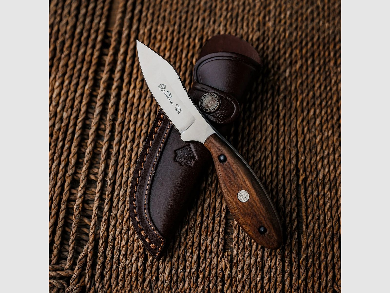 PUMA IP roka, drewno orzechowe