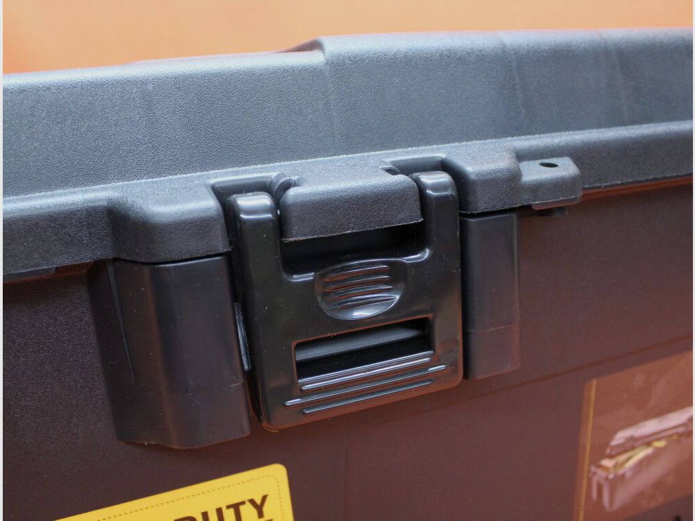 Plano Plano Large Sportsmen Black Trunk w/Wheels: Scatola per utensili in polimero nera circa 96/46/36cm, immagine 4 di 8