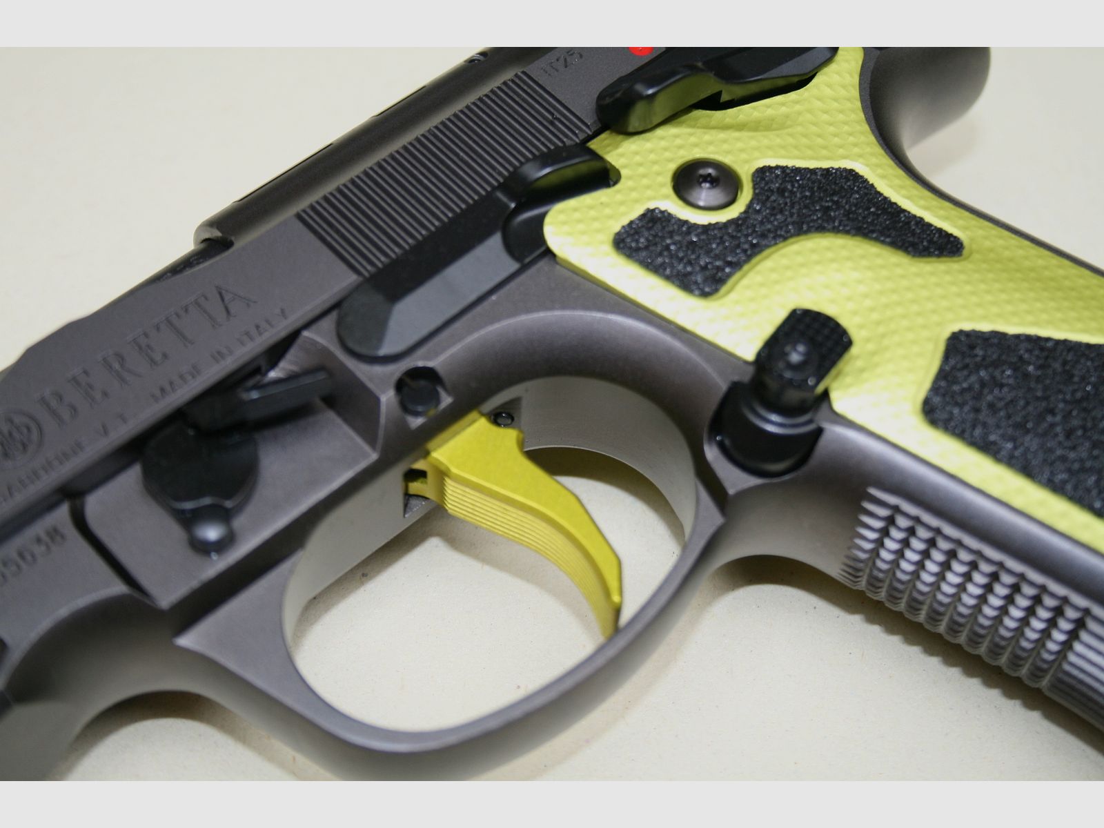 Beretta 92 X Performance Optic Ready Pistool kal 9×19 Special Make Geel, afbeelding 4 van 8