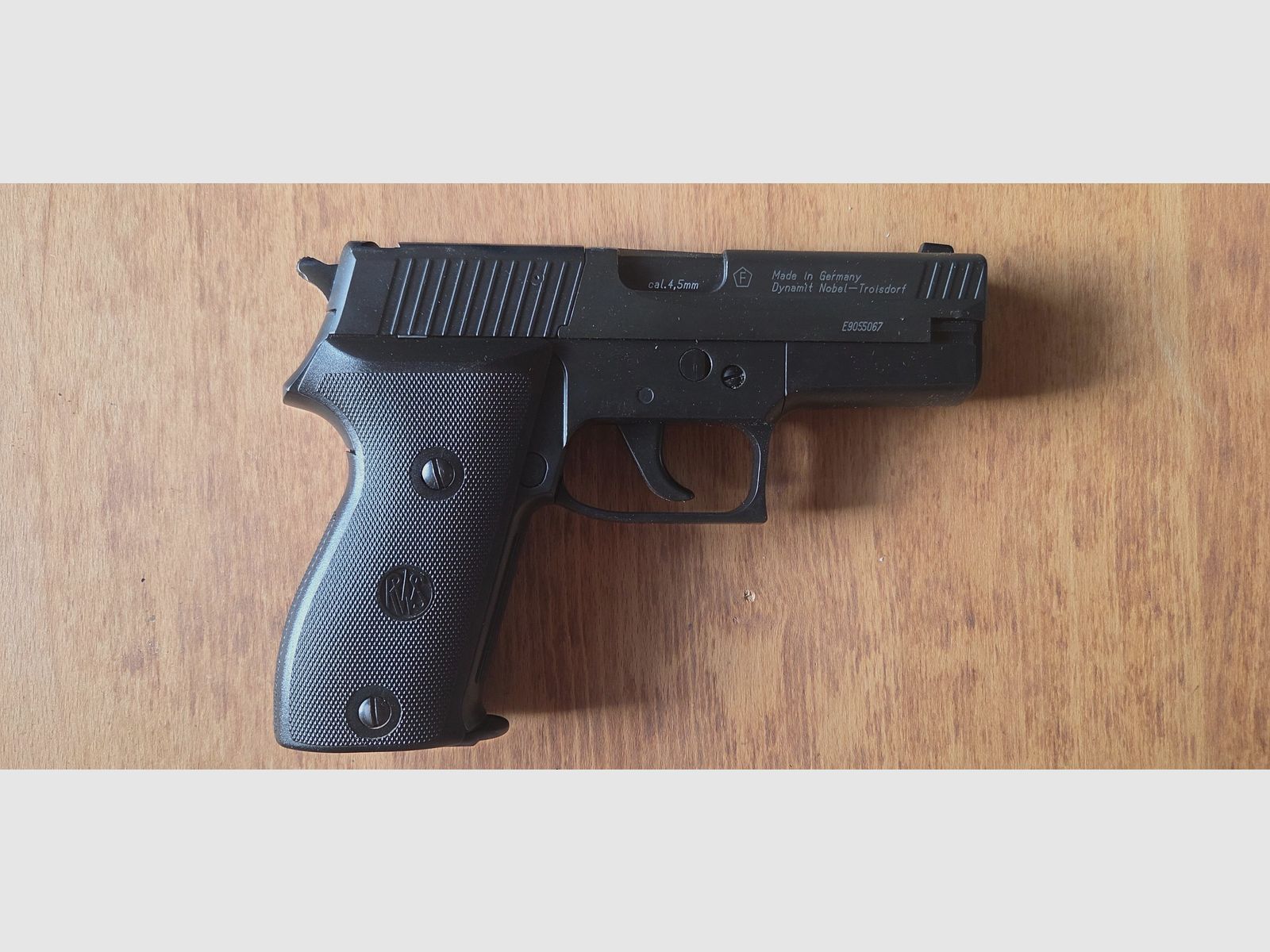 RWS Mod. C225 CO2 air pressure pistol, image 1 of 13