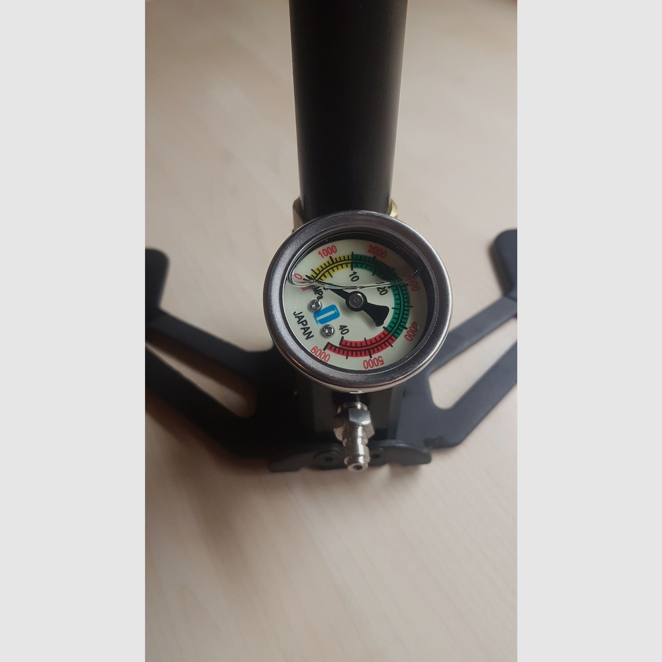 Pompe à main à air comprimé 4500 PSI / 350 bar