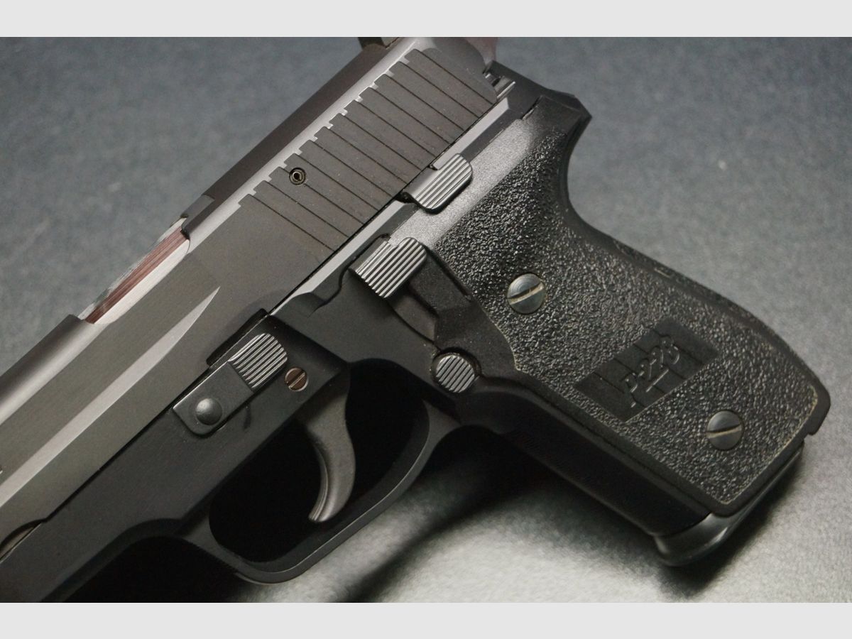 Sig Sauer P228 Fabriqué en Allemagne de l'Ouest, image 7 sur 8