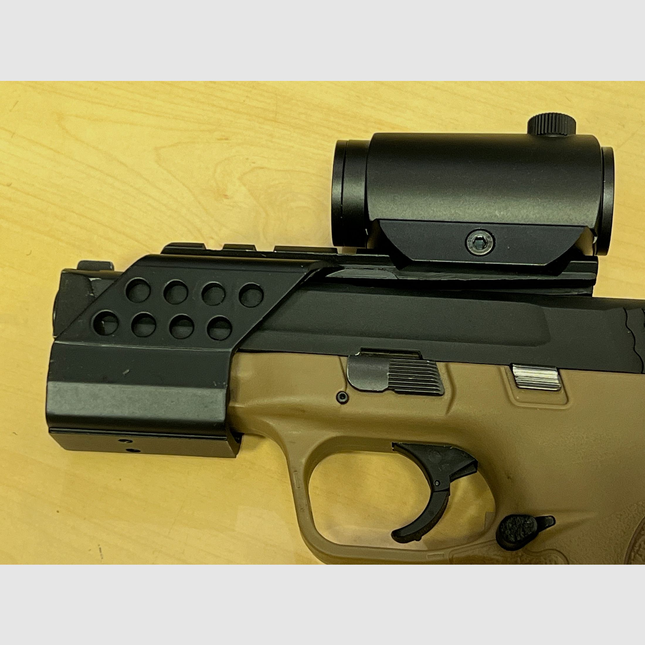 Montage für Zieloptiken und Red Dot Visiere auf Pistolen wie Glock 17 oder M.P.9 und baugleiche