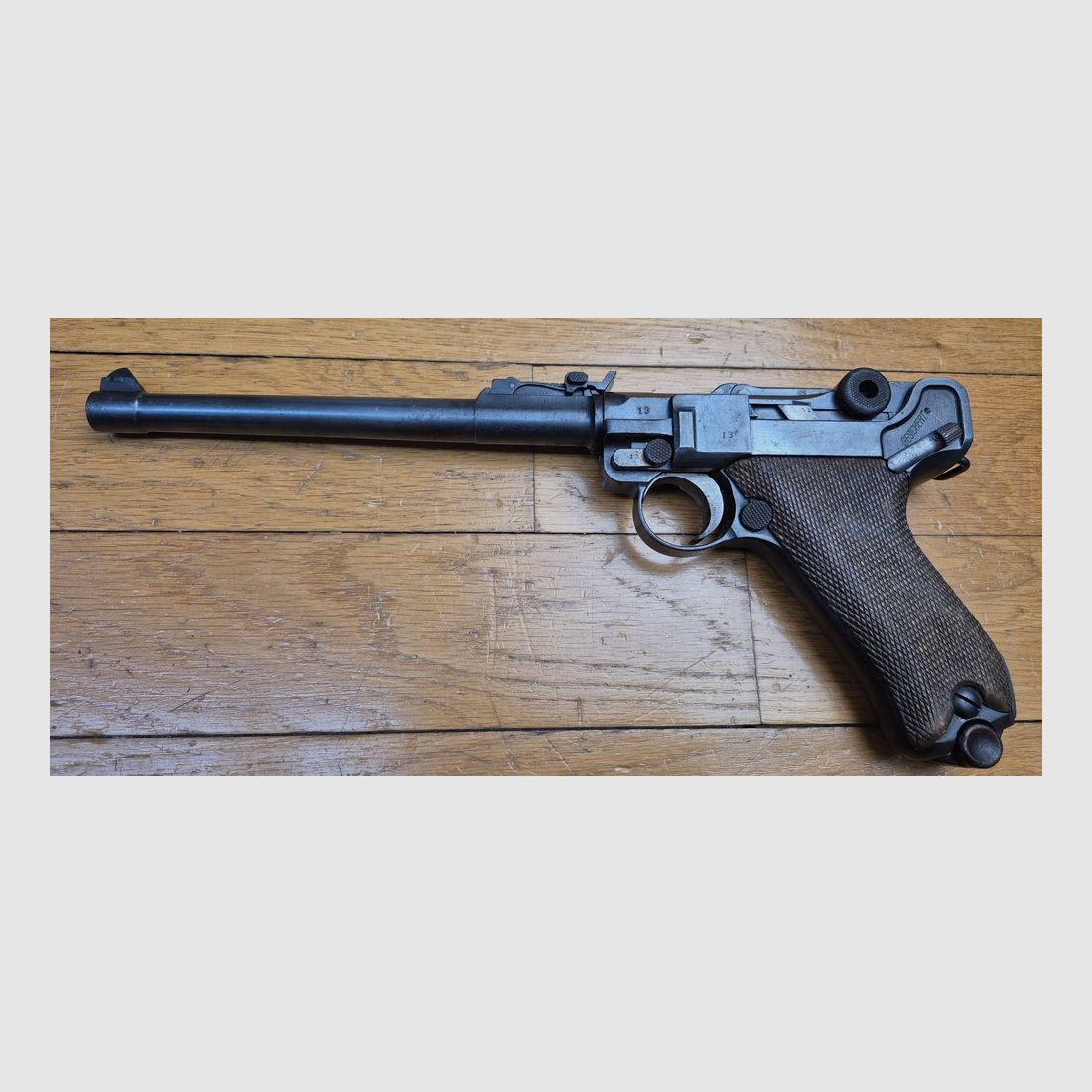 Bellissimo Luger artiglieria P08 – Arma del 1917 – Canne da 8 pollici (20cm!) – Fabbricazione DWM – Completamente monomatricolato (tranne il caricatore che è d'epoca) – Cal. 9×19 – Rari mirini e fronti di secondo tipo – Bellissime impugnature – Brunitura d'epoca ancora all'80% – Splendida canna – TBE+, immagine 2 di 32