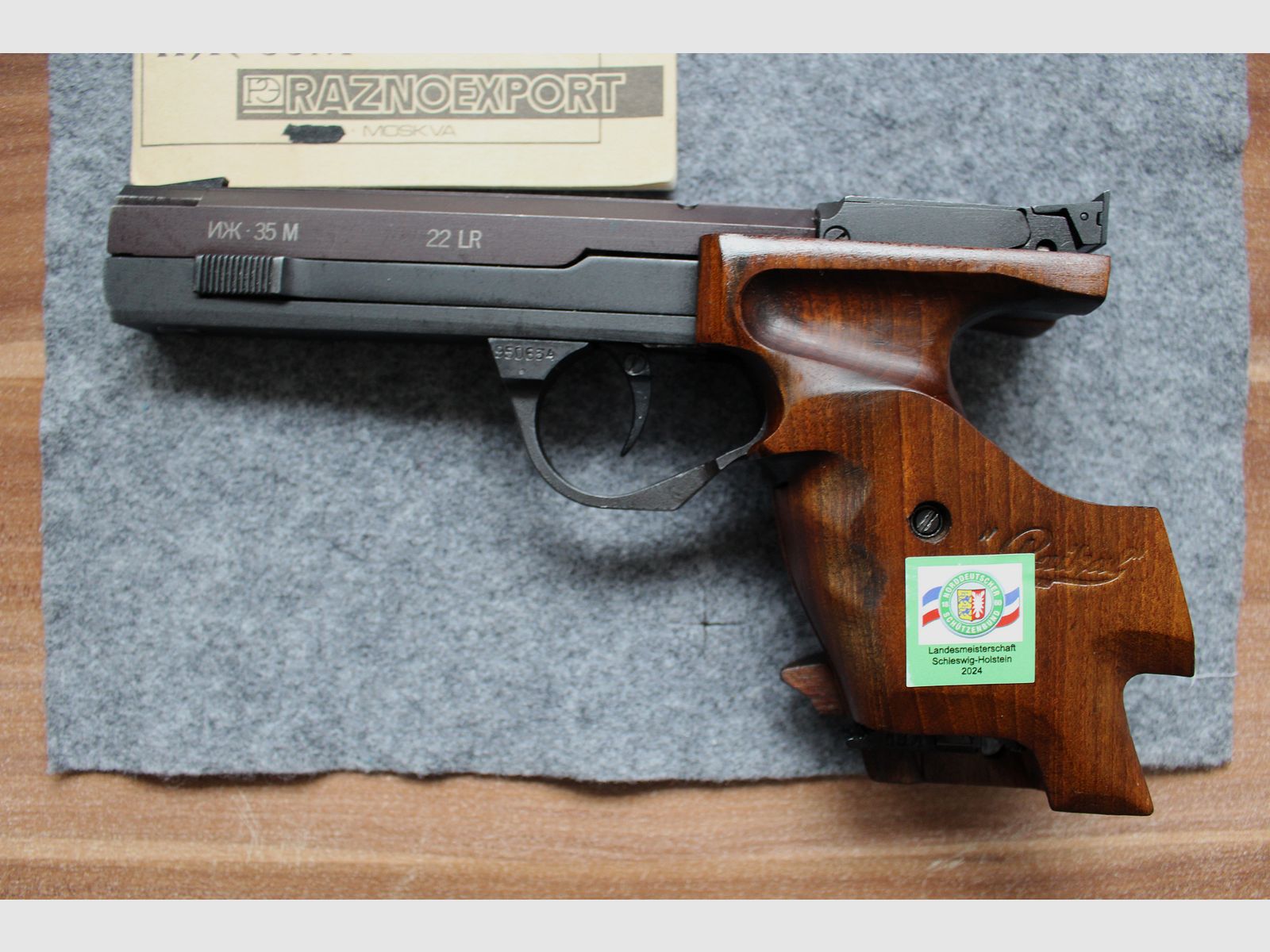 CZ P-09 Kaliber 22 lfb te koop en een sportpistool IZH-35M, als cadeau erbij!