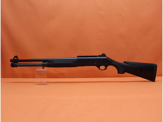 Benelli Ha.Flinte 12/76 Benelli M4 Super 90 MC 18,5"/47cm canon/ Multichoke/ crosse fixe/ vise à anneau fantôme