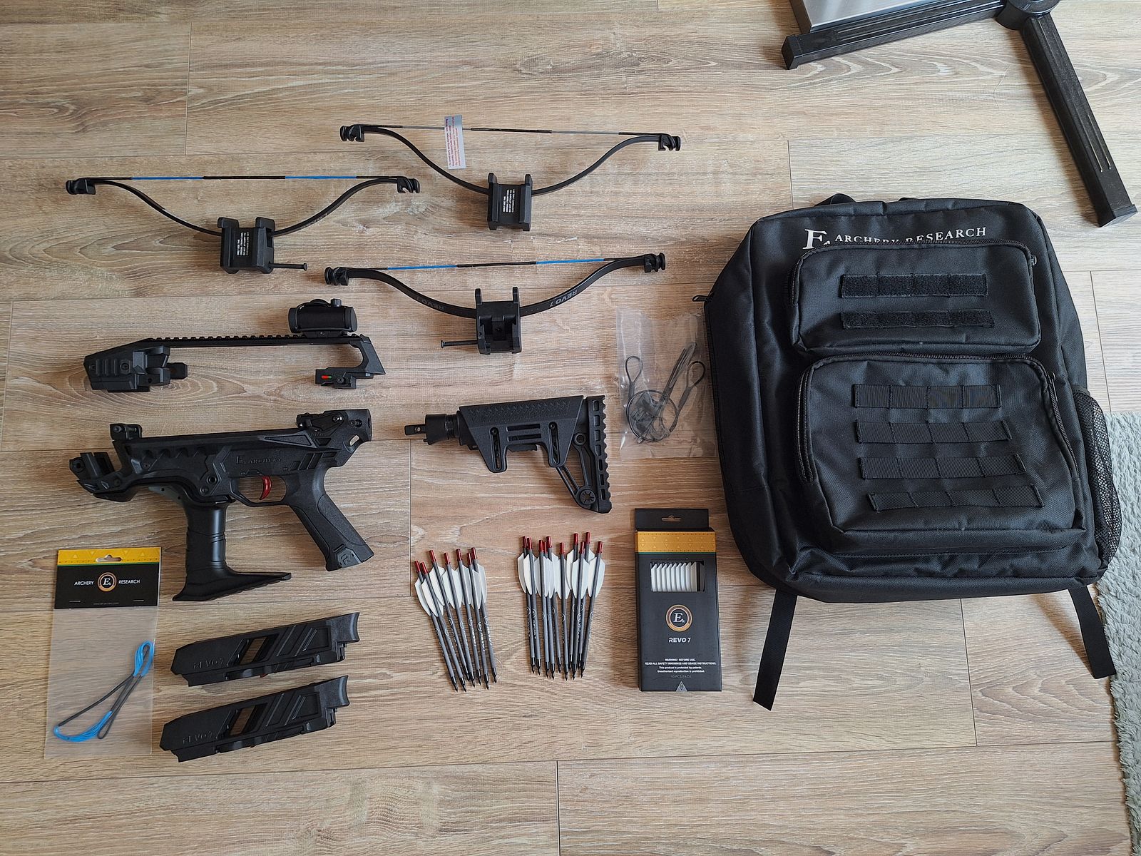 EK Archery REVO 7 Armbrust mit viel Zubehör