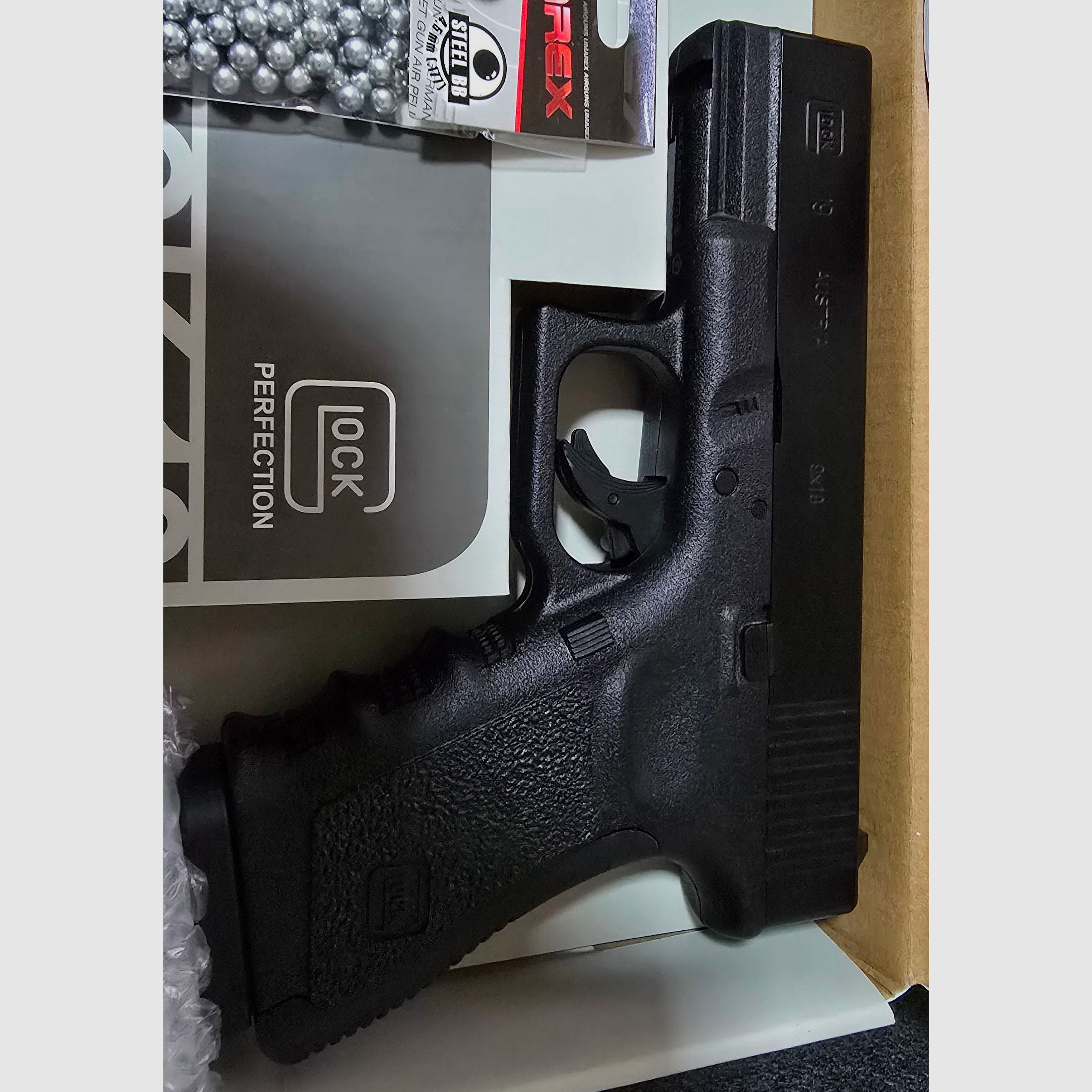 Glock 19 4.5 mm CO2 steel balls