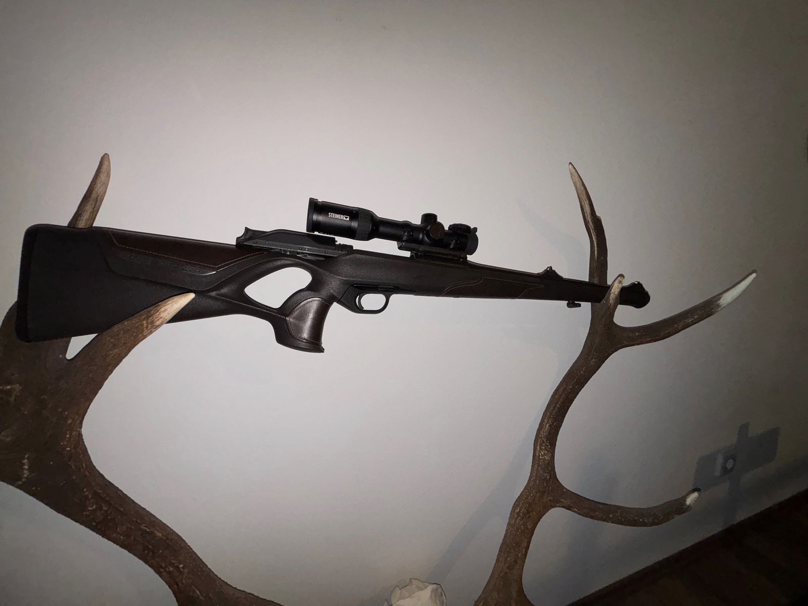 Blaser R8 leren kolf / linkshandig in kaliber 30/06