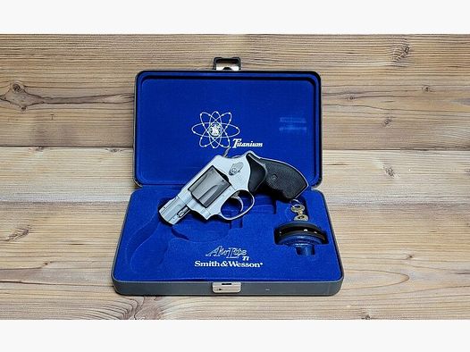 Smith & Wesson AirLite Ti 1.7/8" - S&W Air-Lite Titan