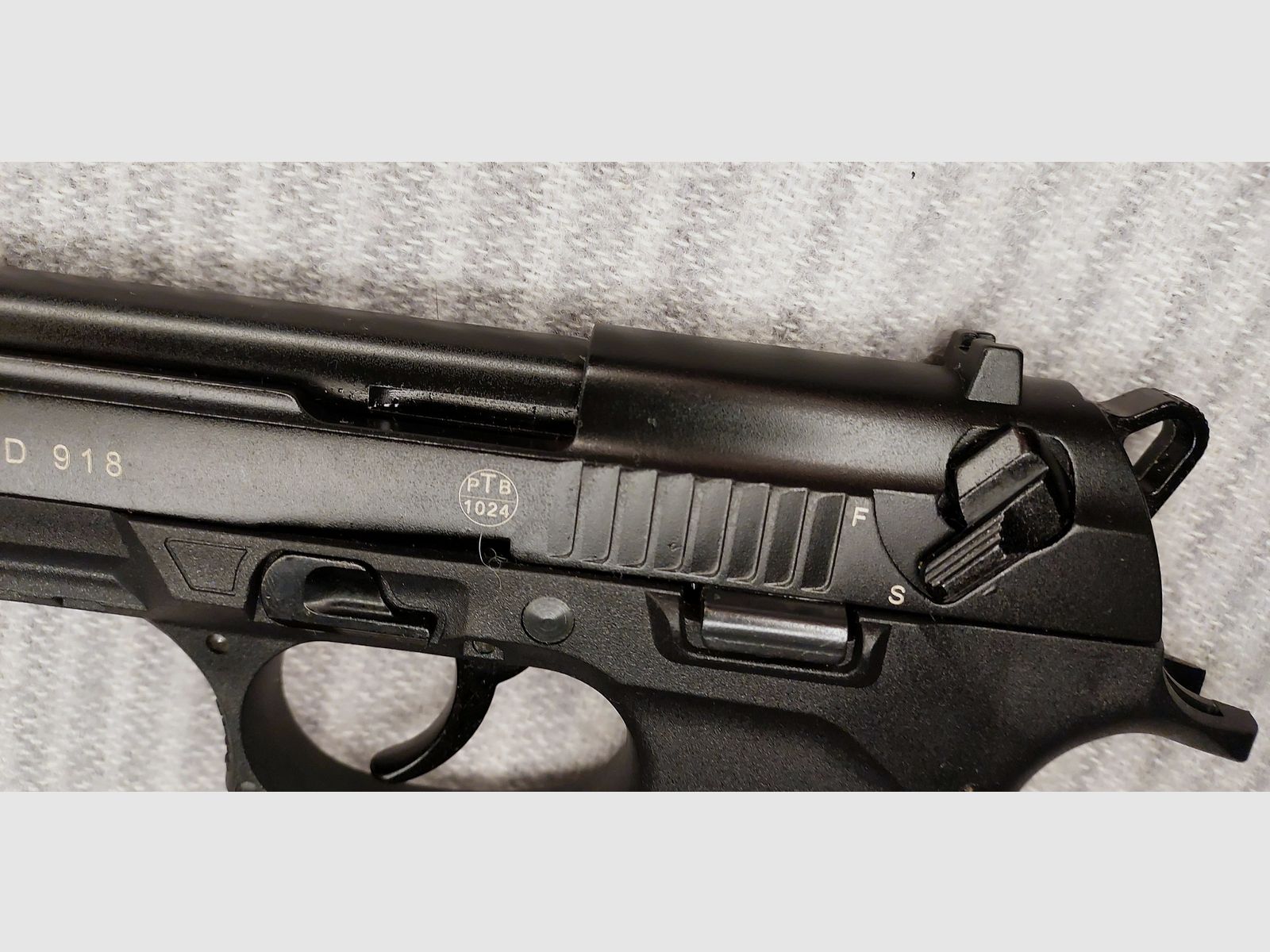 Zoraki 918 9mm P.A.K. schwarz (PTB 1024) mit zwei Magazinen