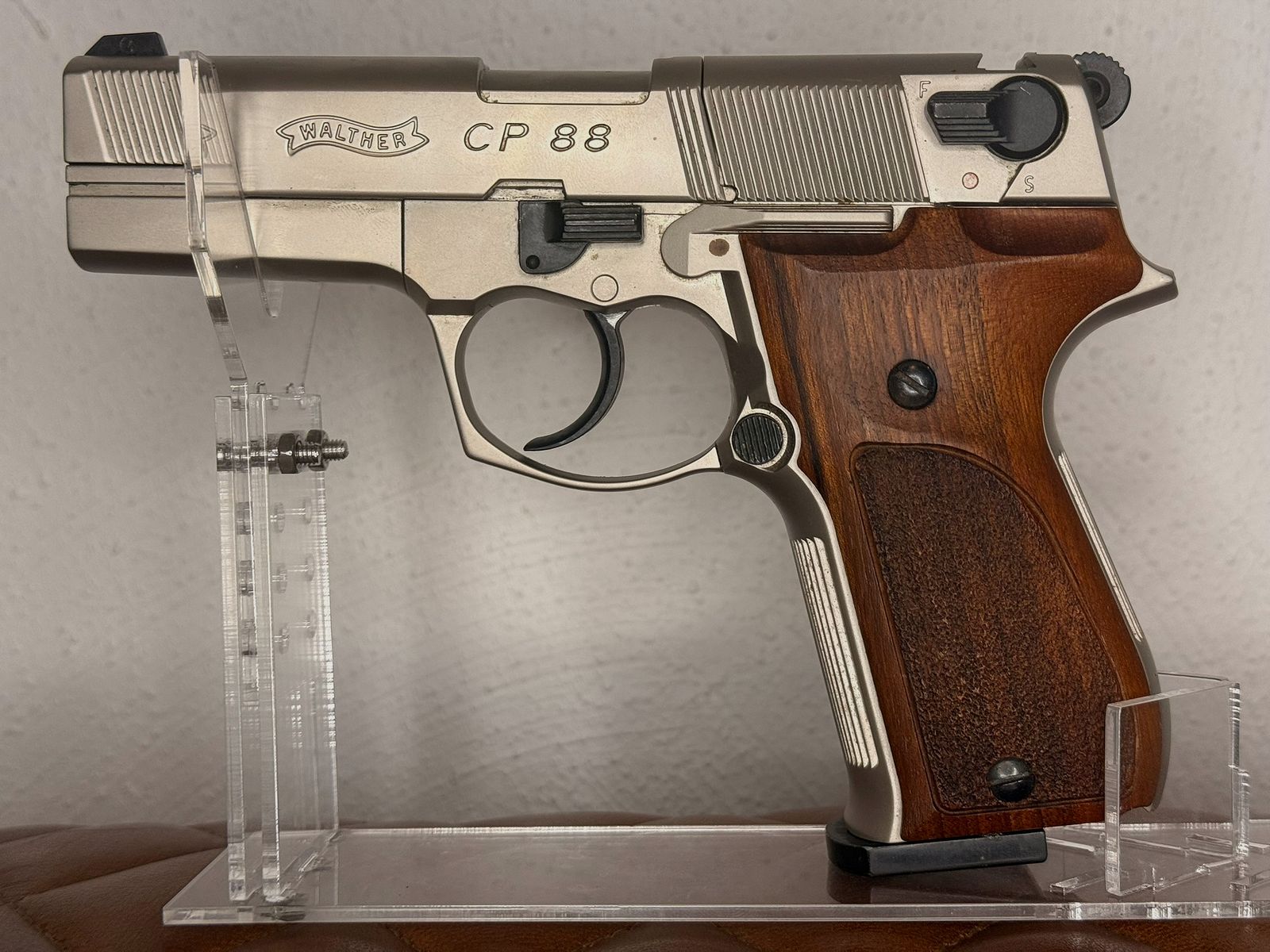 Walther CP88 4 inch 4.5 mm Diabolo Nickel (P18) Co2 pistol with wooden grip