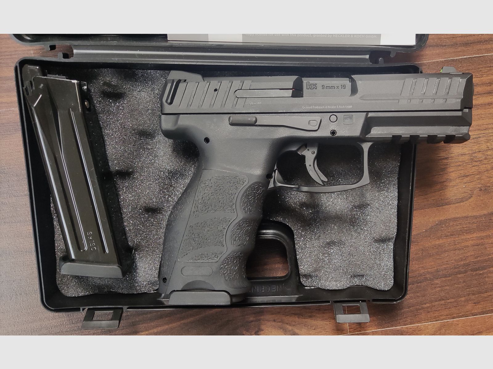 H&K VP9 / SFP9 GBB Airsoft Pistole mit Zubehör