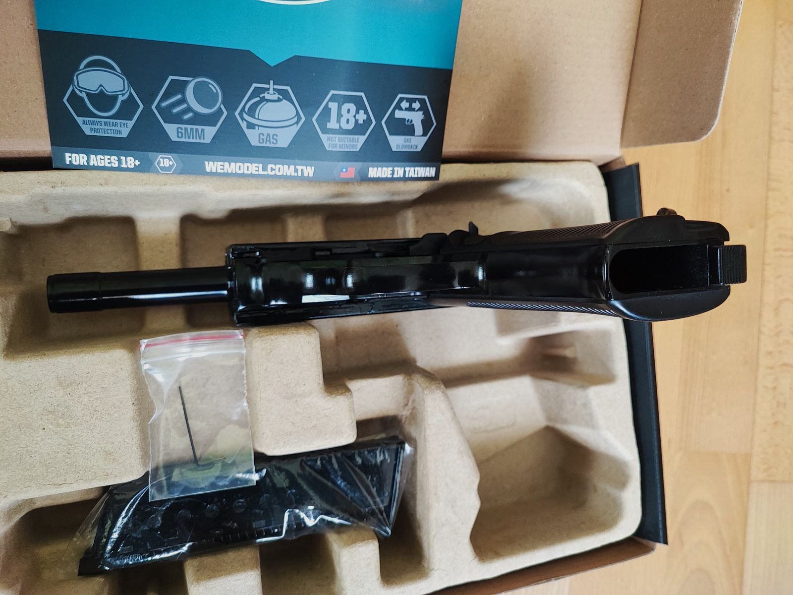 WE Walther P38 WW2 Full Metall GBB Airsoft Gun plus Zubehör