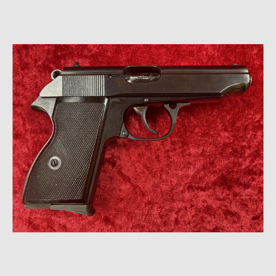 Hege (réplica de Walther) AP 66 (réplica de PP)
