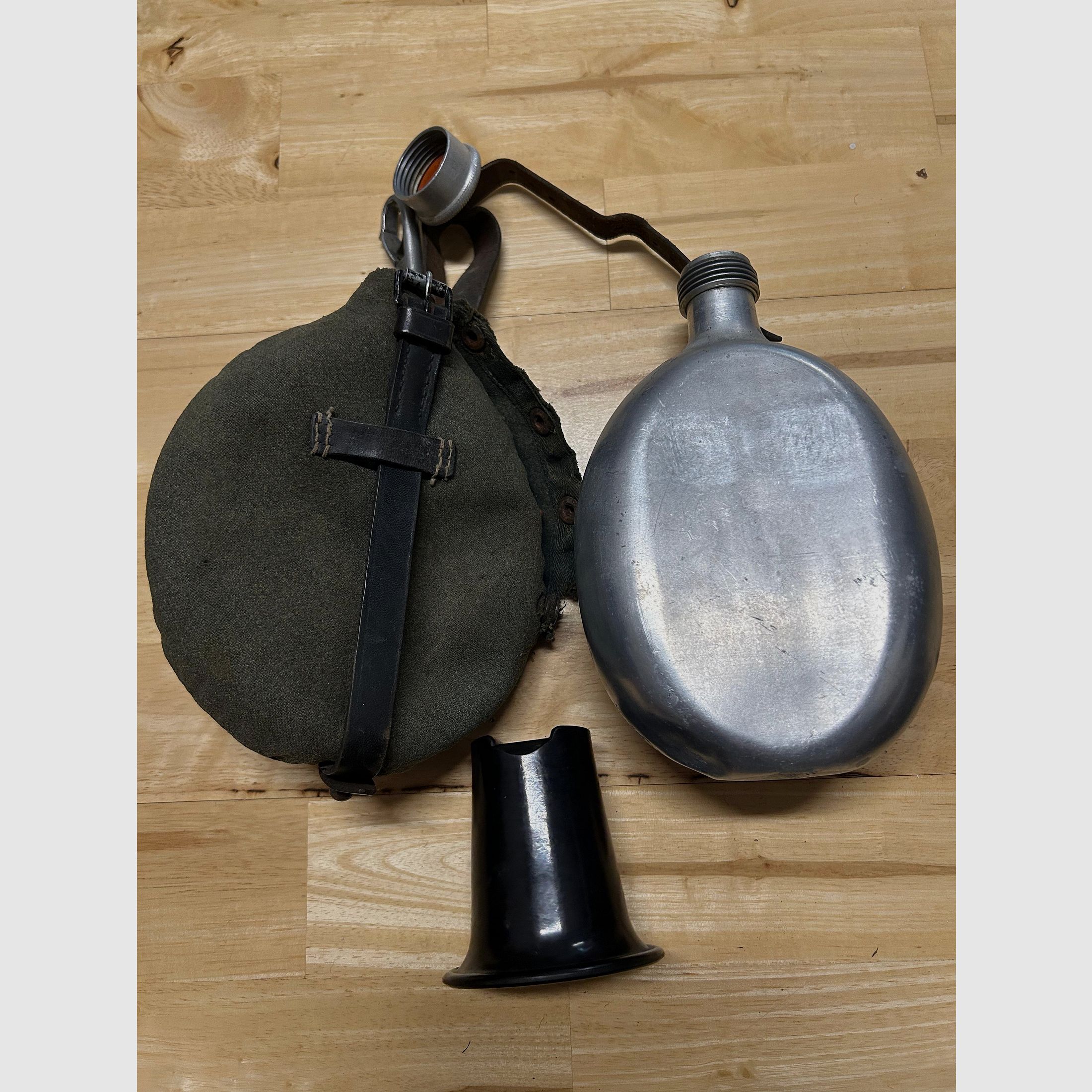 Ensemble de vaisselle de cuisine et bouteille de champ | Wehrmacht | Seconde Guerre mondiale | 2ème Guerre mondiale