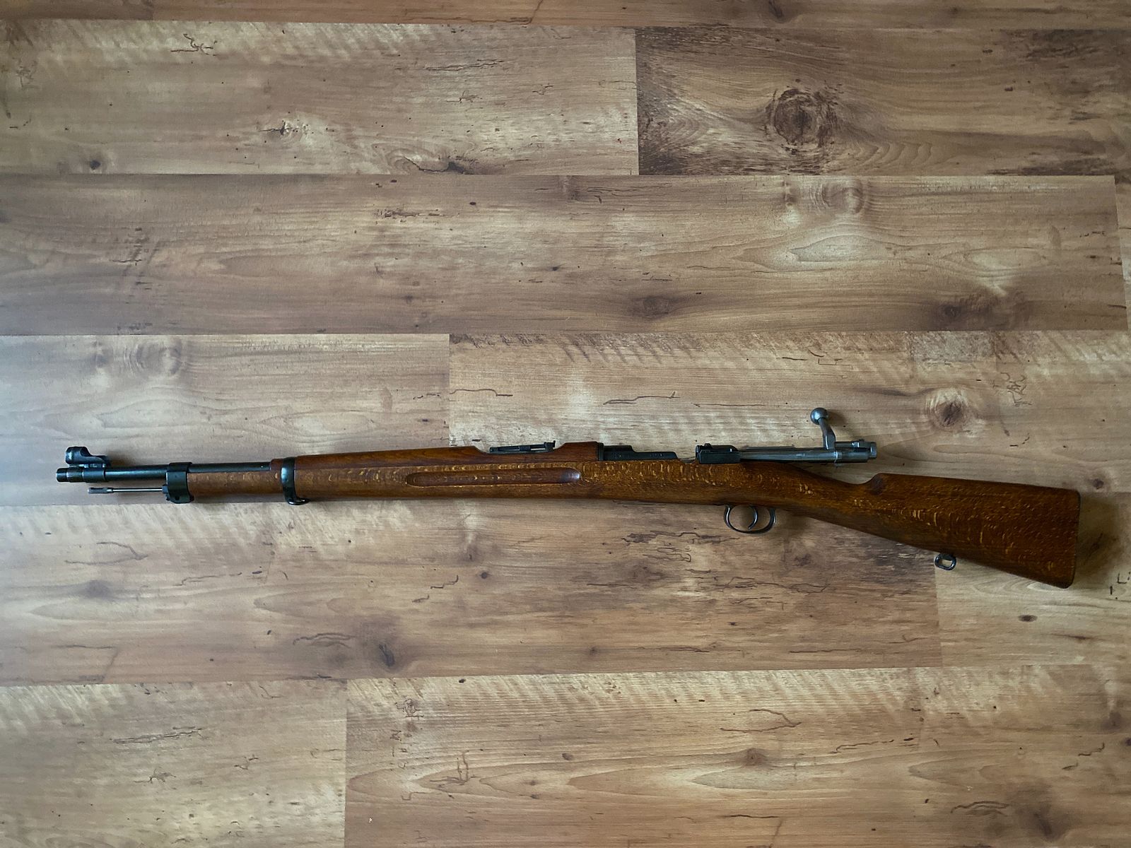 Oplossen van mijn verzameling: enkelvoudig geladen vuurwapen met getrokken loop Husquarna, Mod. 38 „Schwedenmauser“ Kal. 6,5x55 SE