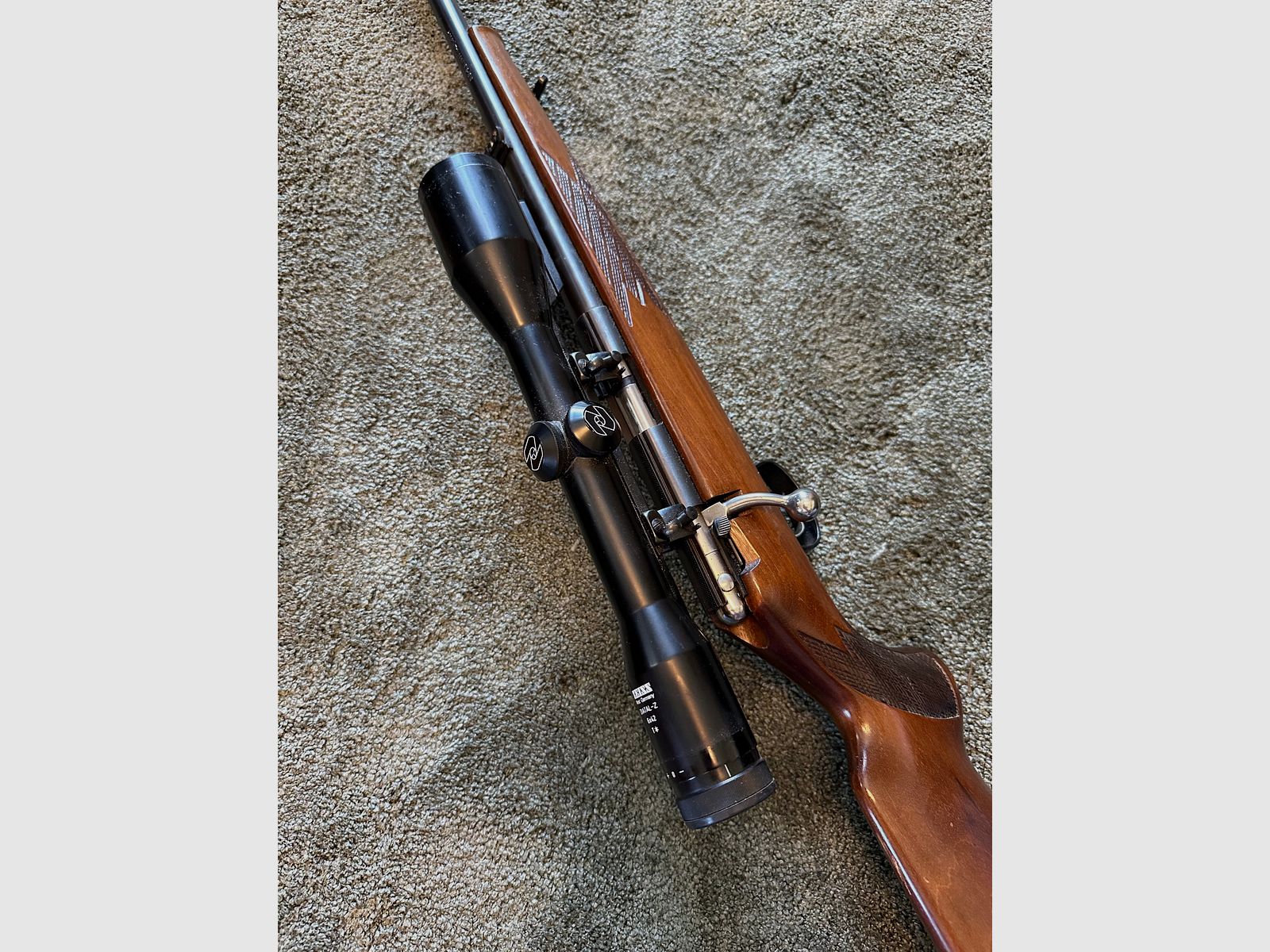 Anschütz Repetierer Kaliber .22 WMR – mit Zeiss Digital-Z 6x42 – Stecher 