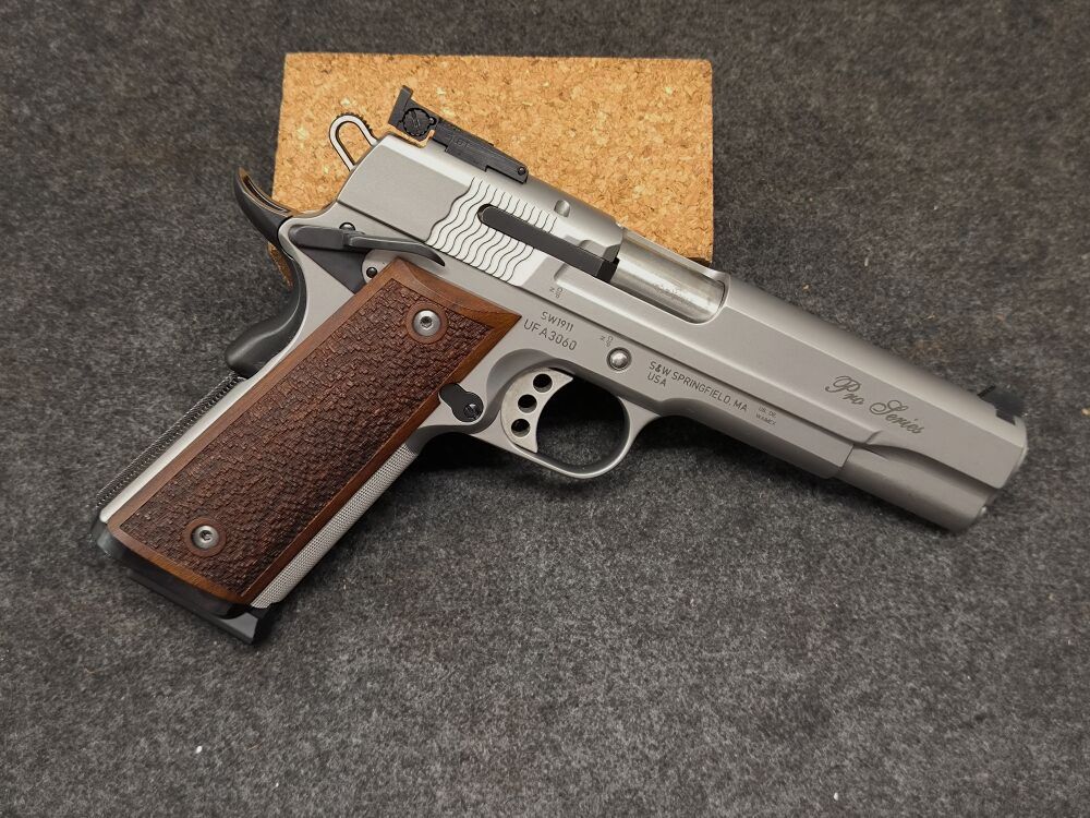 Smith & Wesson	 SW 1911 Pro Series 5" AS