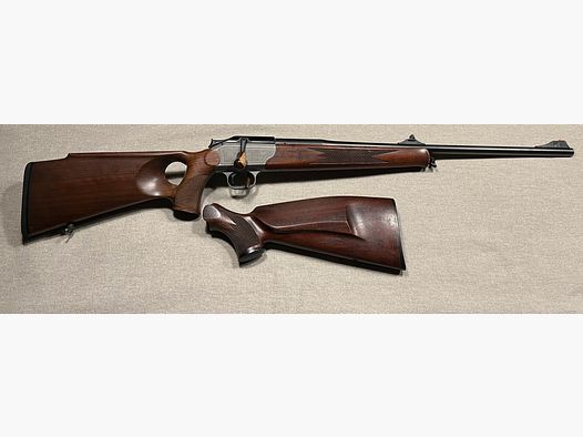 Blaser R93 STD, .30-06, culata de agujero, madera