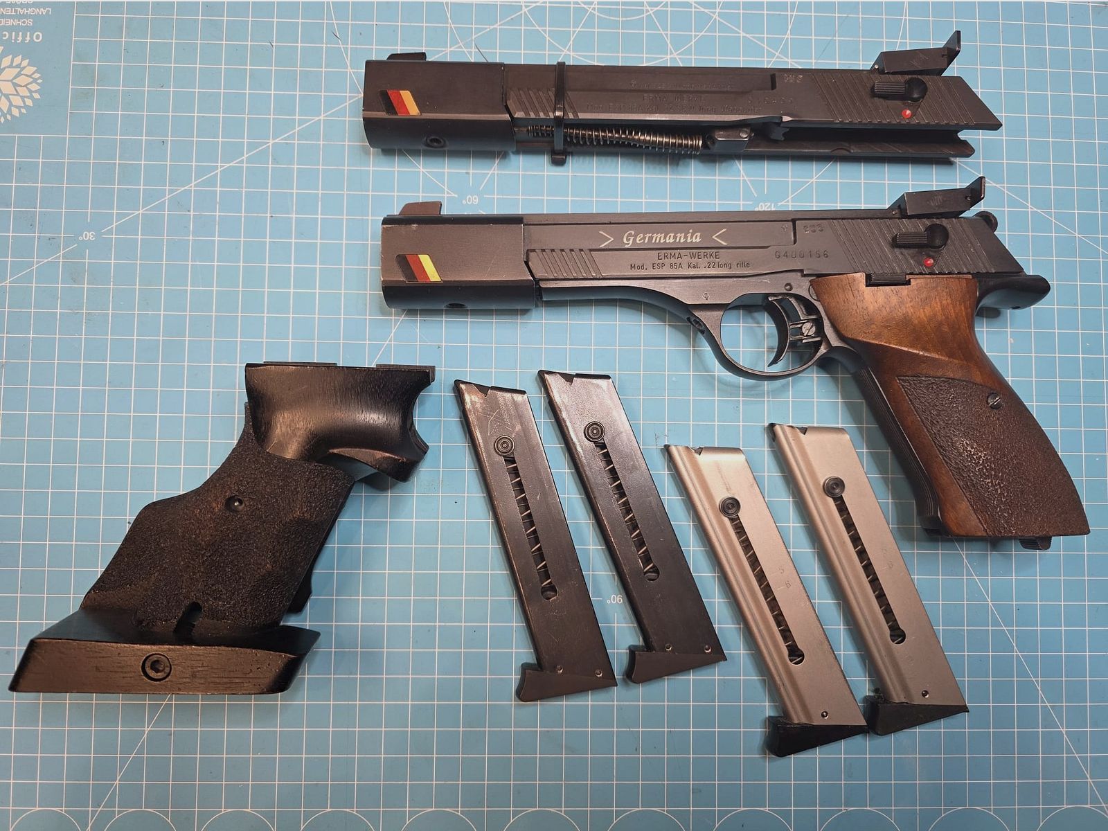 Erma ESP 85A . Germania , .22lfb mit Wechselsystem in Kaliber .32 S&W