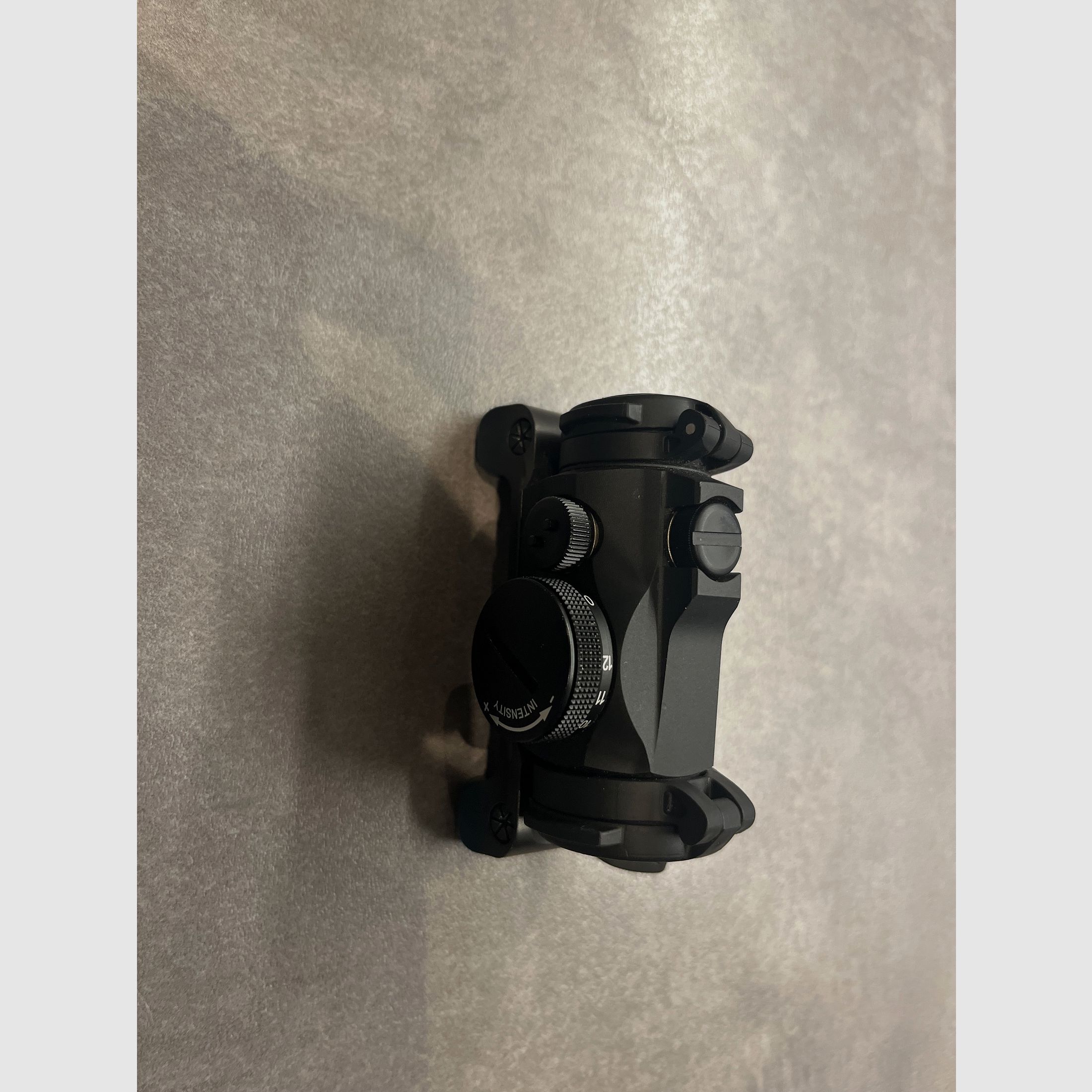 Aimpoint H2 Rotpunktvisier mit Blaser Sattelmontage