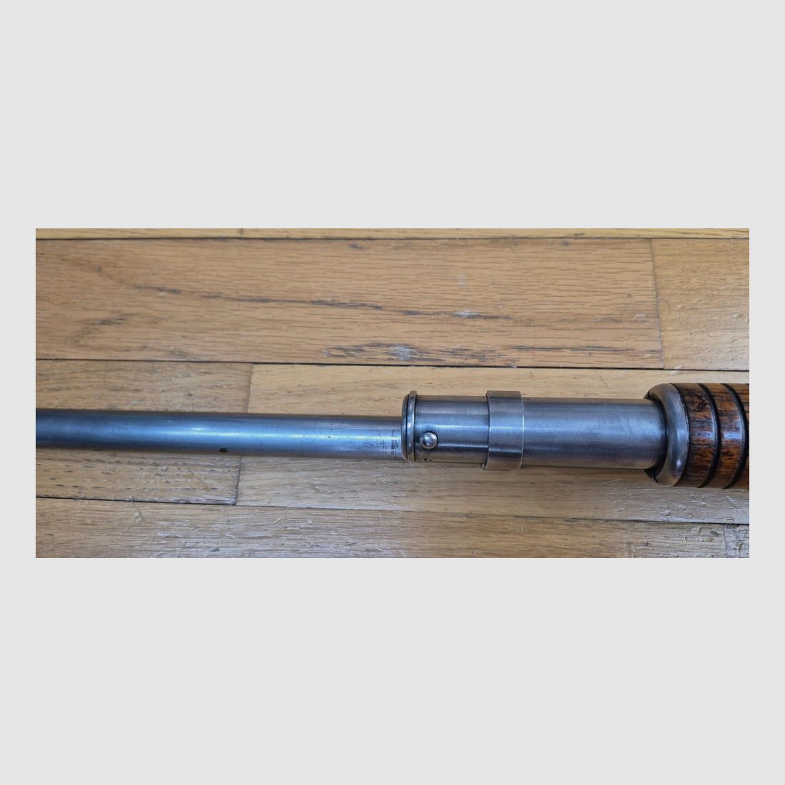 Ikonische Pumpflinte Winchester Modell 1897 – Take Down Modell mit 28 Zoll (71cm) Lauf – Waffe von 1914! – Kal. 16/70 – 5+1 – Kat. D! – Waffe in ausgezeichnetem Zustand – TBE++, Bild 17 von 32