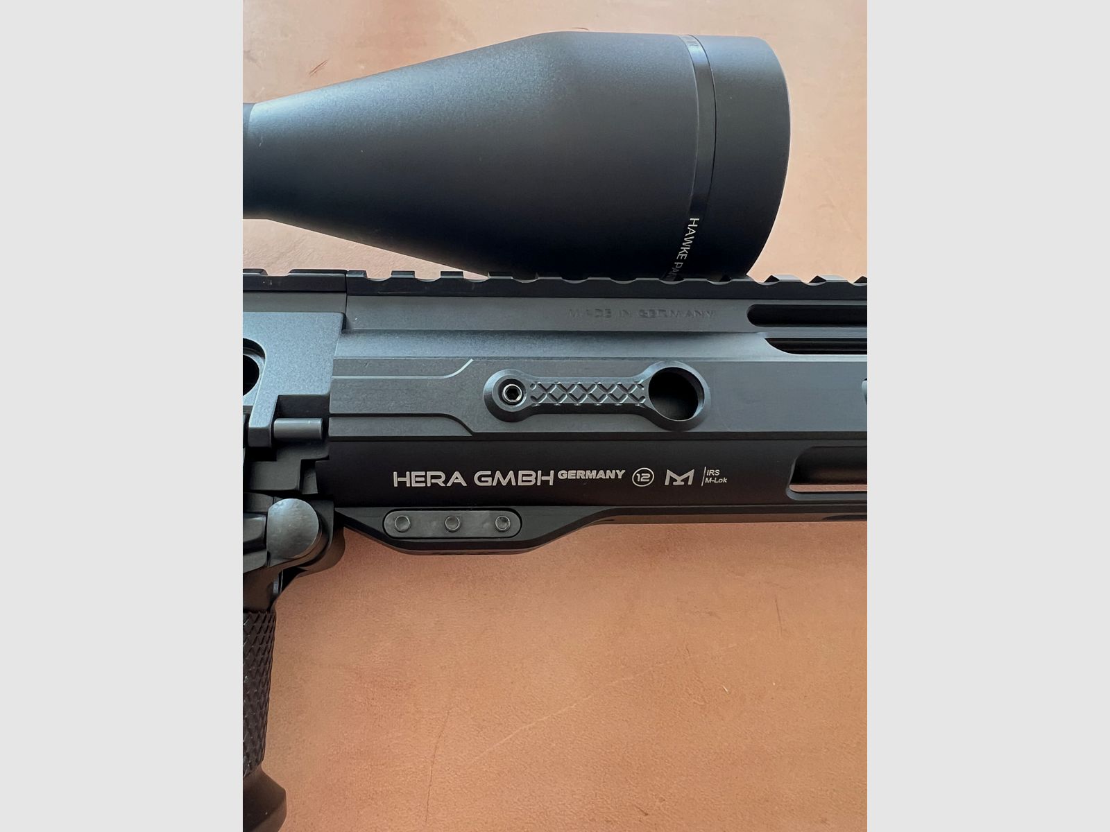 Hera Arms AR15 mit Glas und Zubehör
