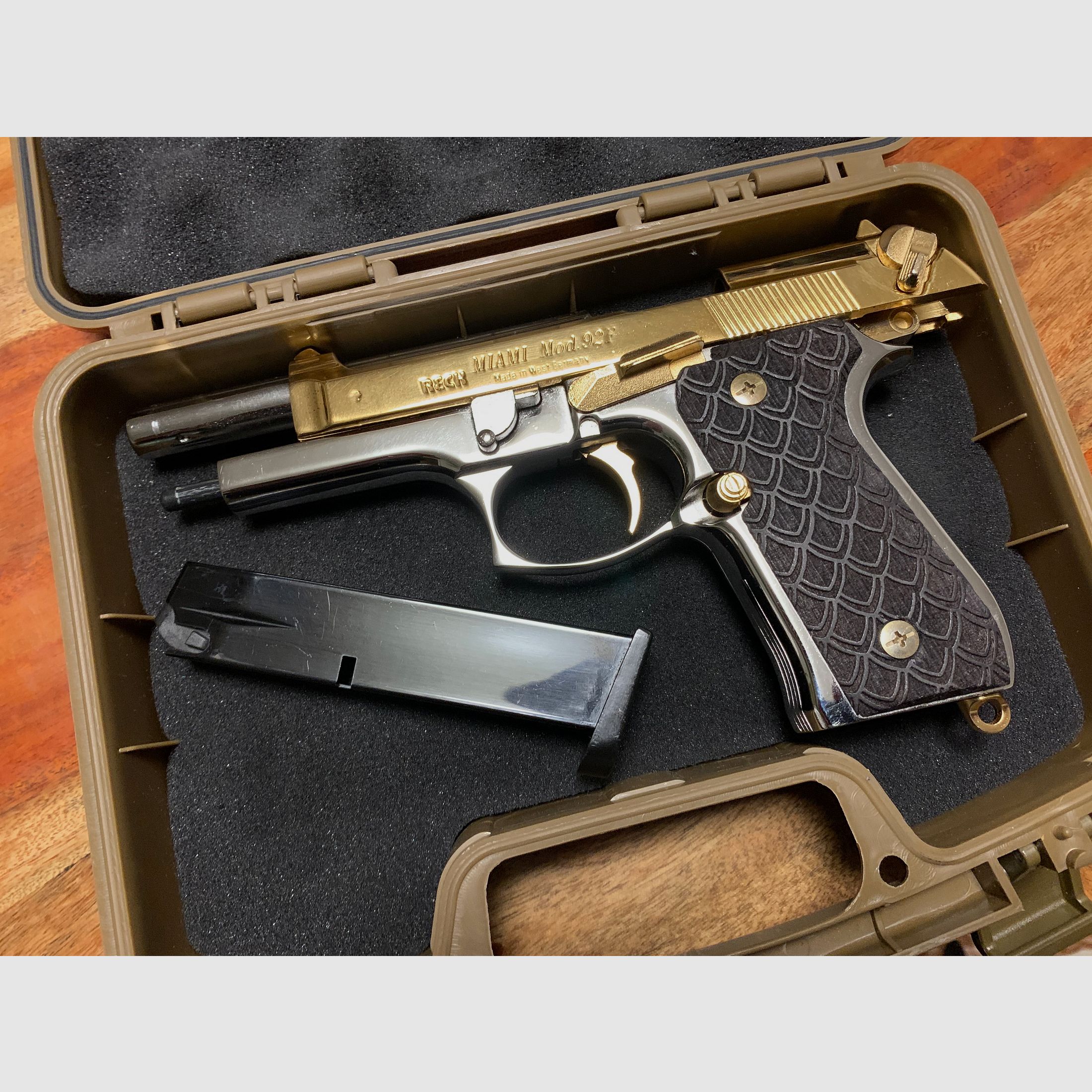 Reck Miami 92F, 9mm P.A.K. 24k gold-plated and chrome-plated