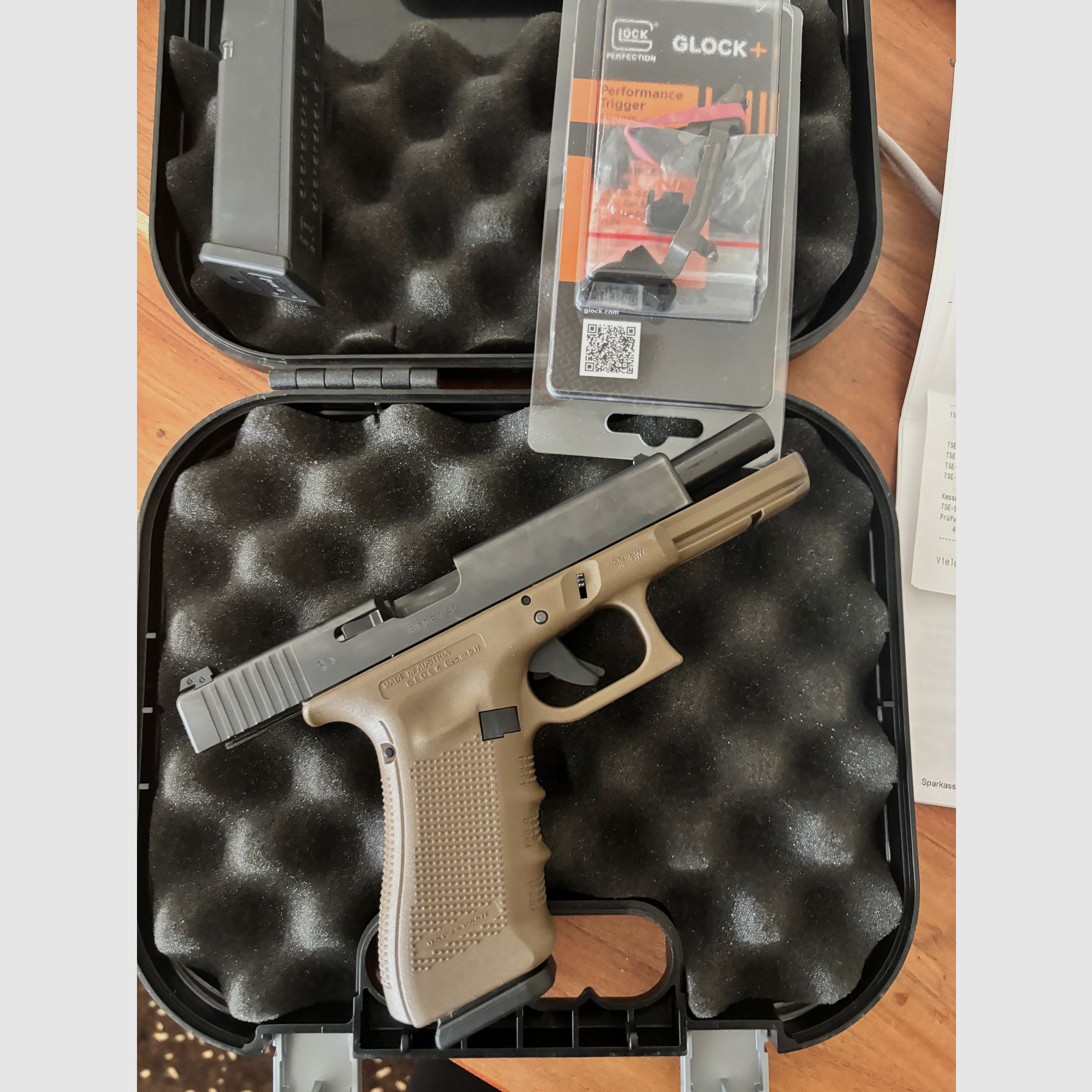 Glock 17 Gen 4 special model two-tone