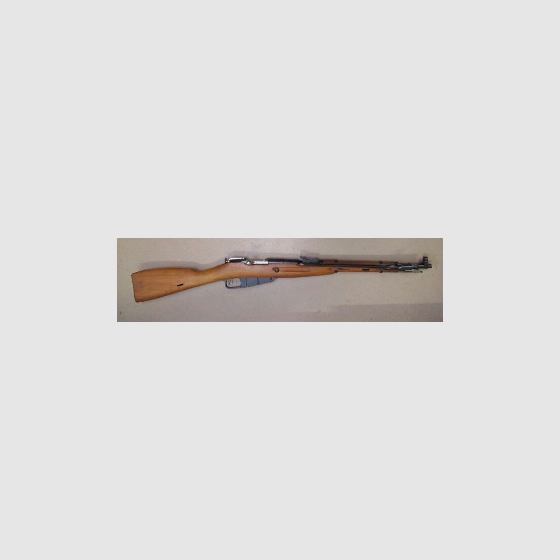 Herhalingsgeweer Karabijn M44 Pools Mosin Nagant Radom 11 in de cirkel M44