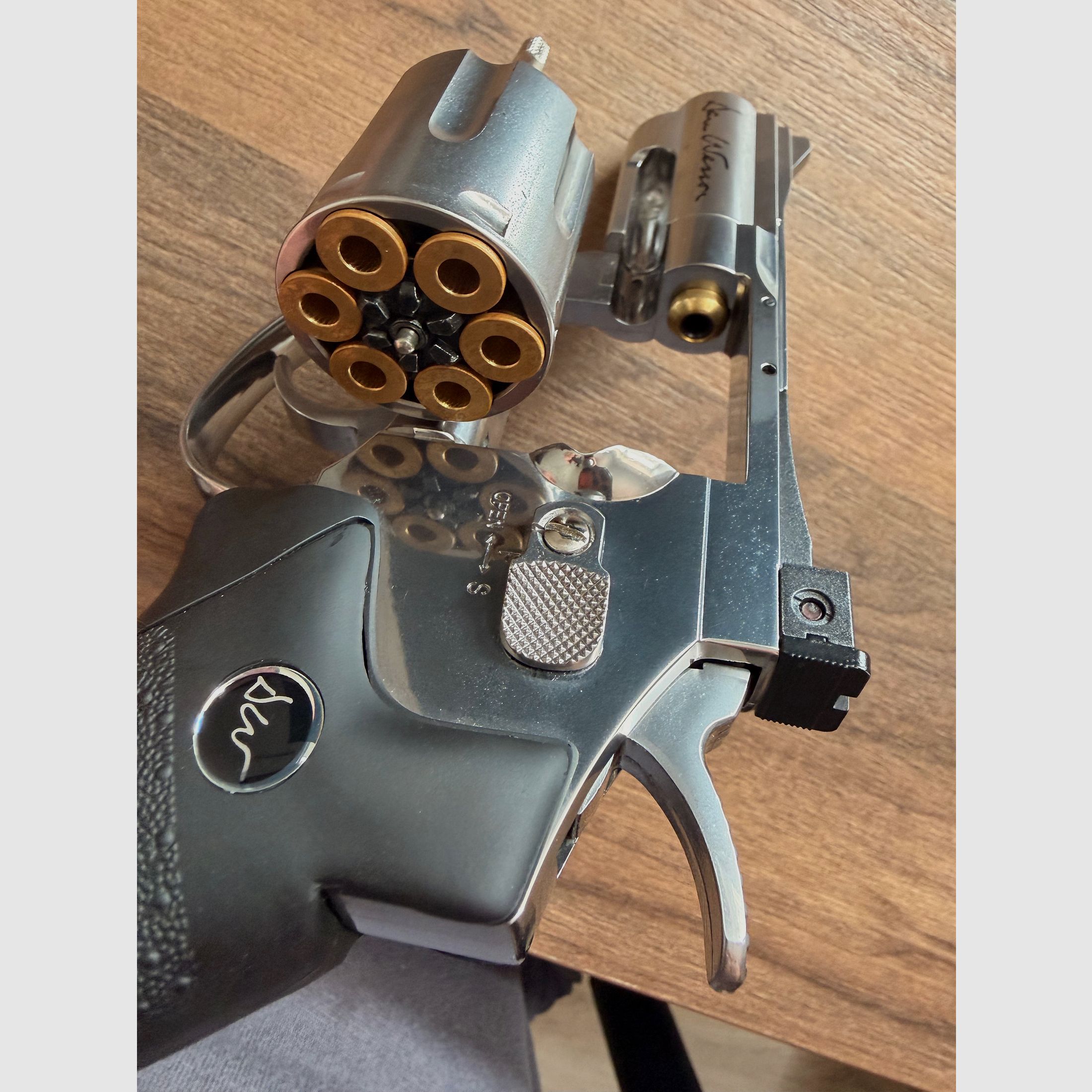 Dan Wesson CO₂ Revolver 4.5 mm Diabolo + casings