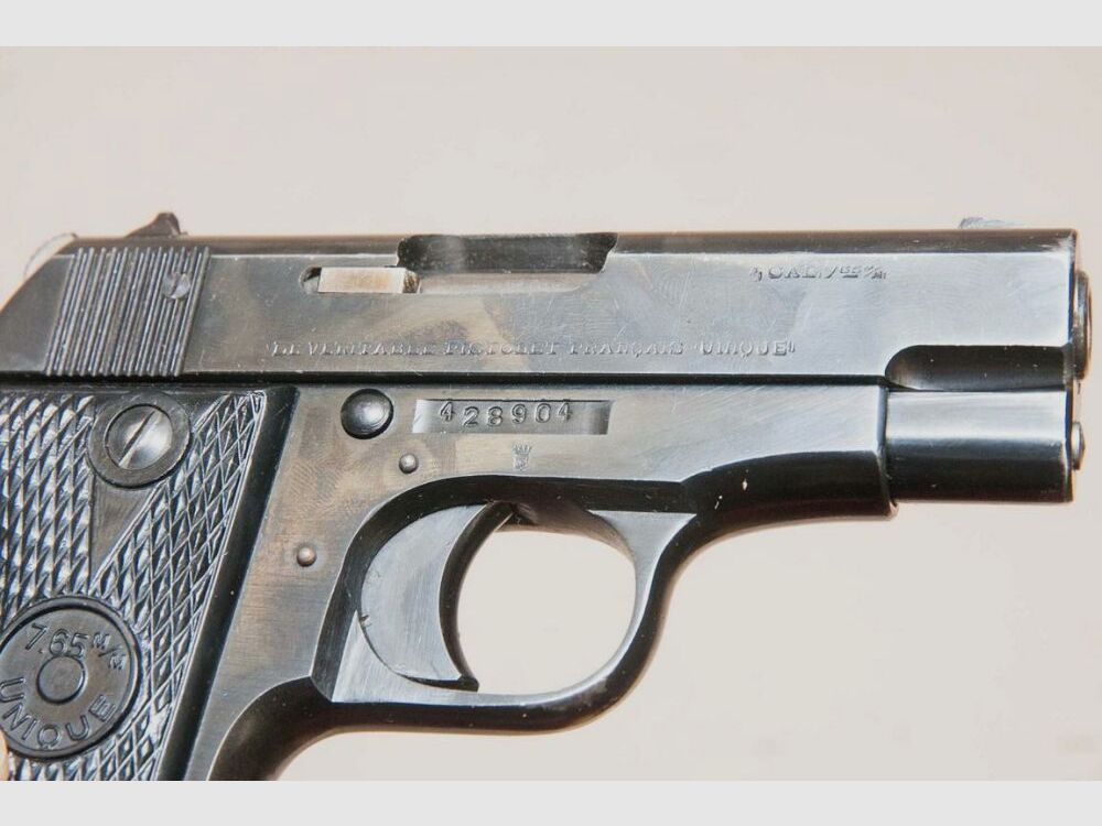 Unique inkl. Holster und Ersatzmagazin