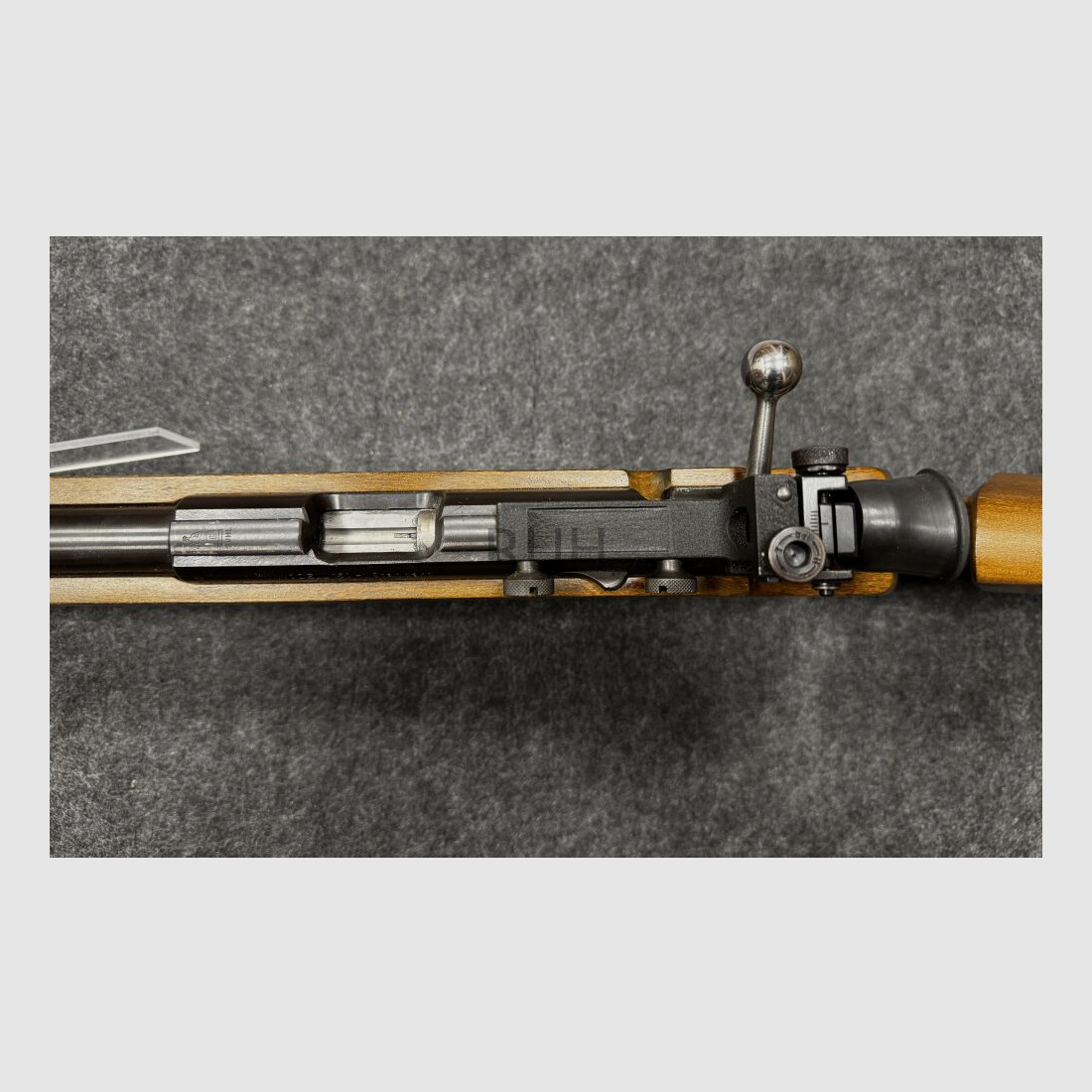 Veicolo e arma da caccia "Ernst Thälmann" Suhl 150-1 Standard / Arma per mancini dalla fabbrica