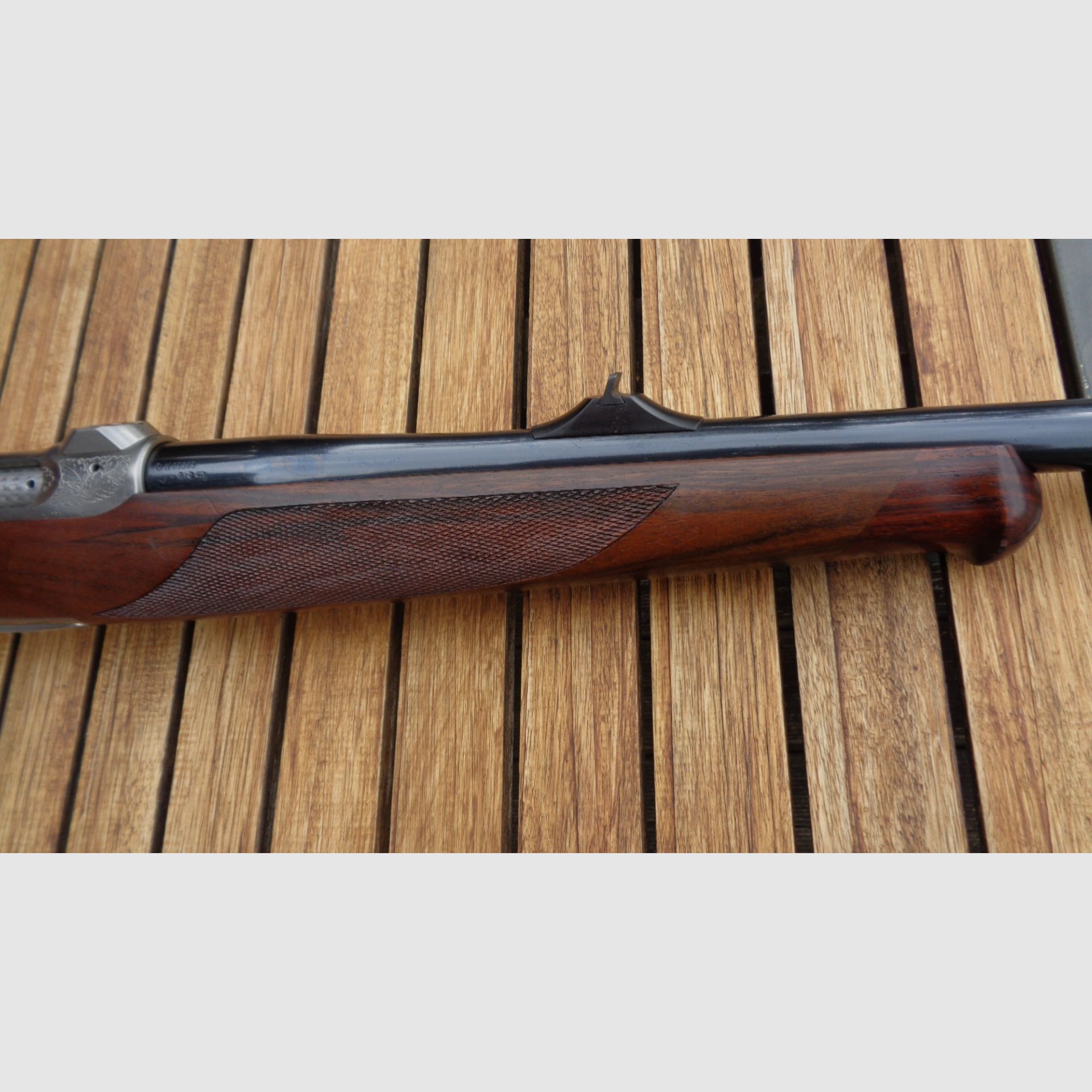 Sauer 202 .375 H&H Europa Luxus E nitriertes Stahlgehäuse Eichenlaub-Gravur ausgesuchtem Nußbaumholz